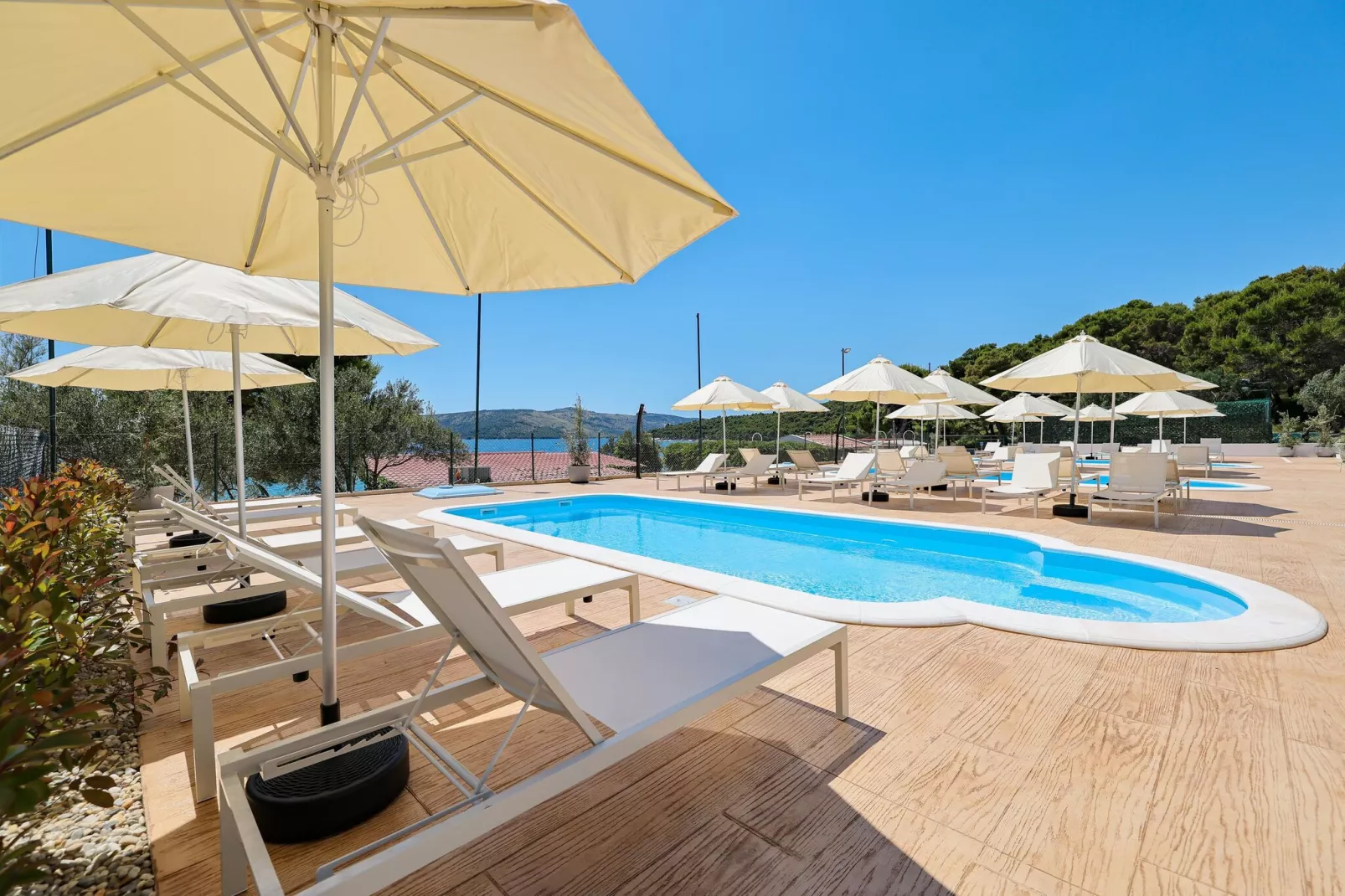 Apartments Medena Trogir - Seget Donji - B 4plus1 Superior Seaside-Zwembad