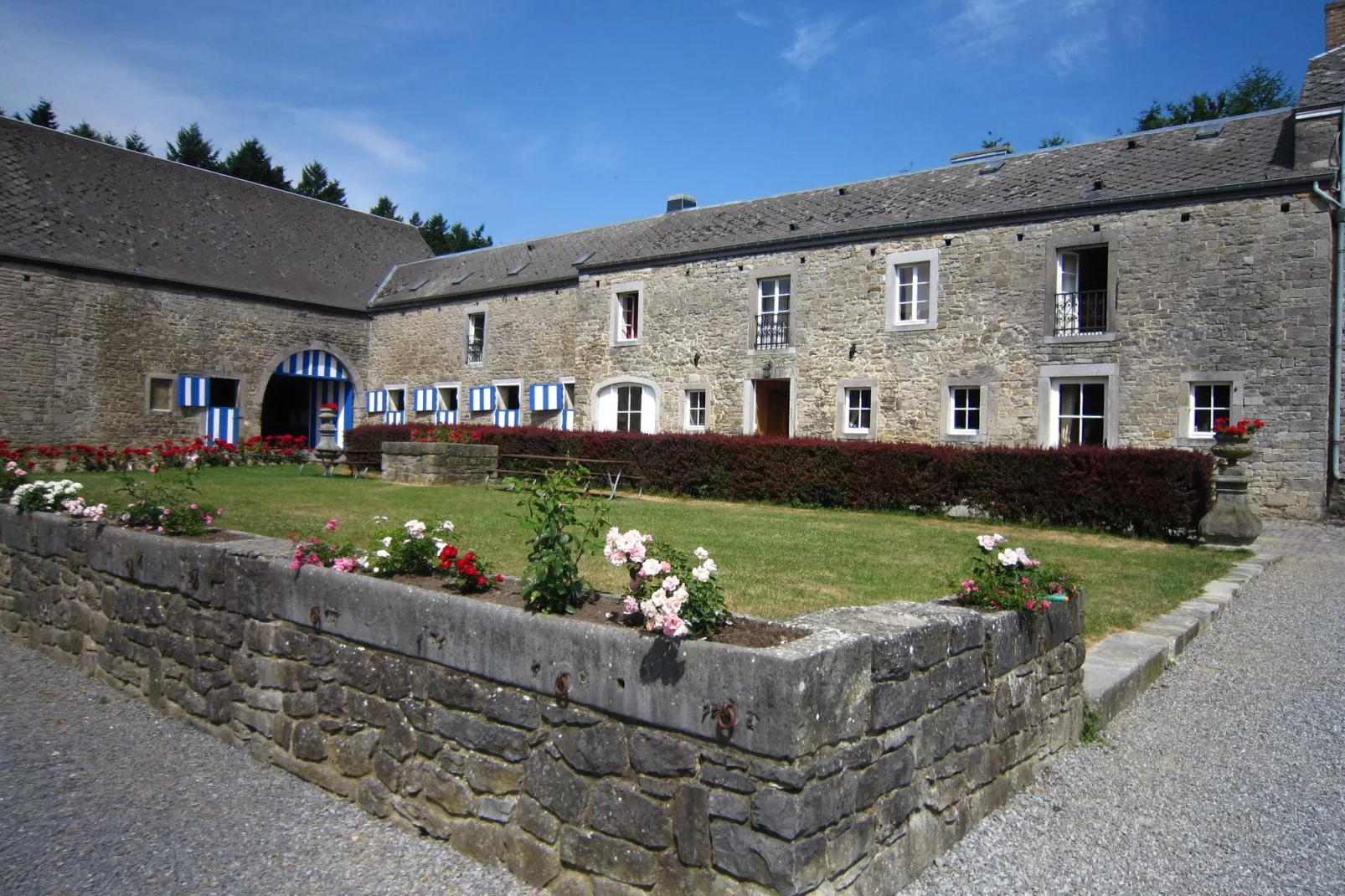 La Bastide-Buitenkant zomer