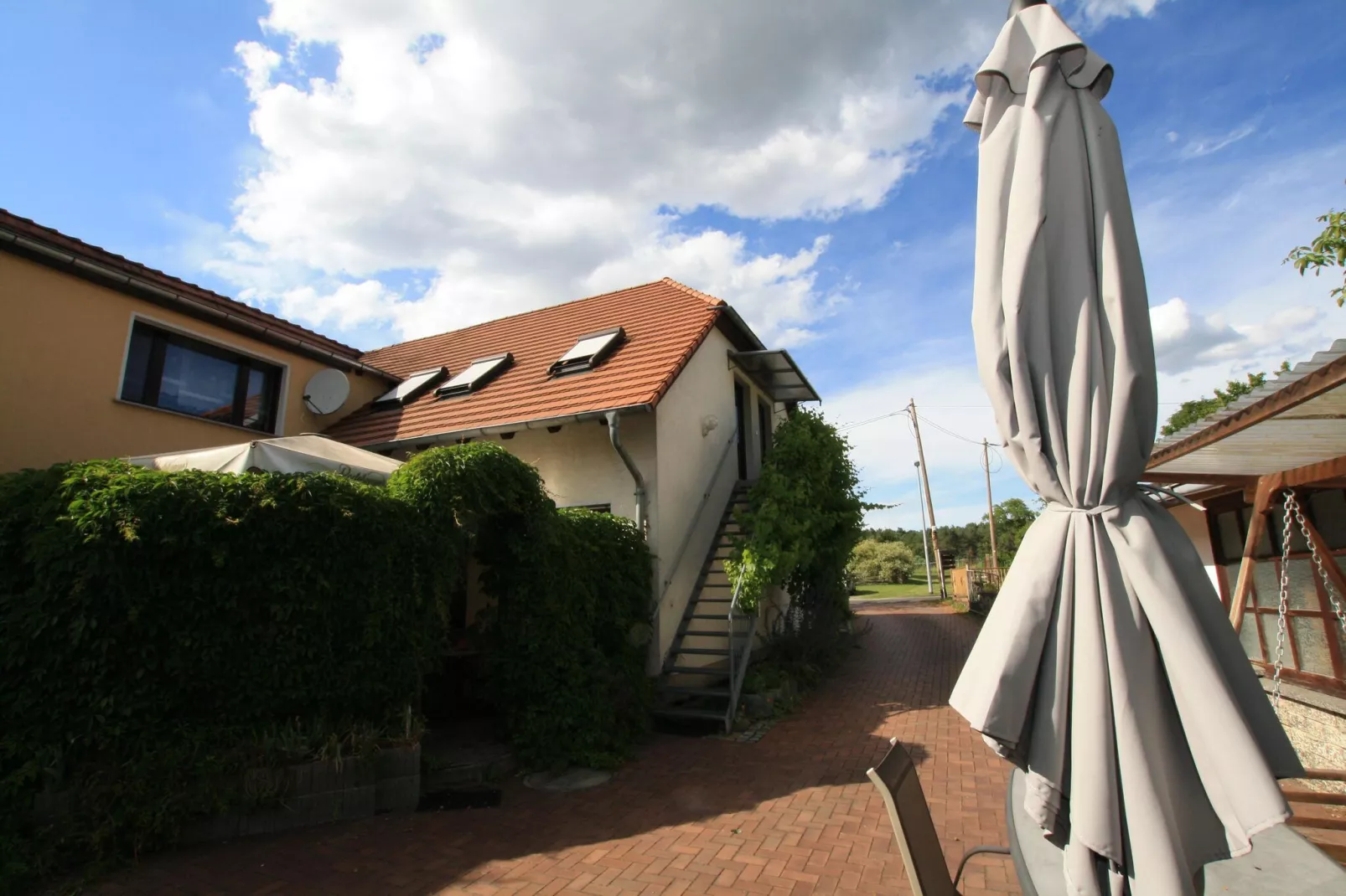 Studio im DG 23 qm-Buitenkant zomer