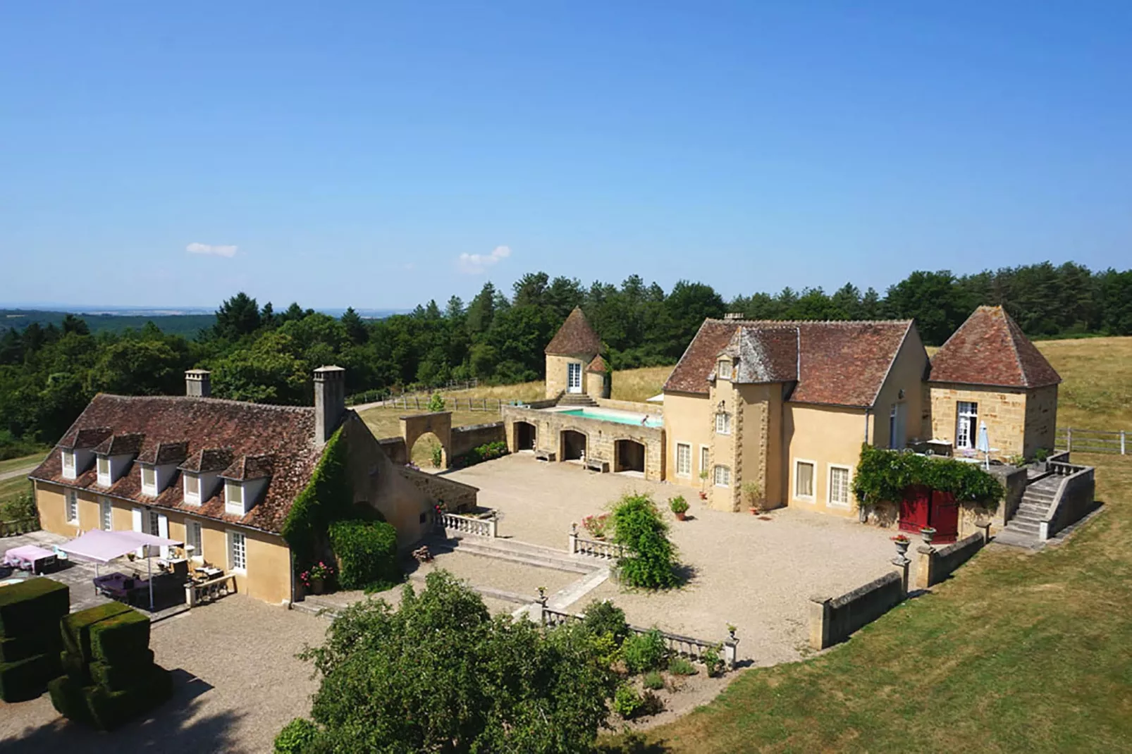 Manoir avec piscine privée-Buitenkant zomer