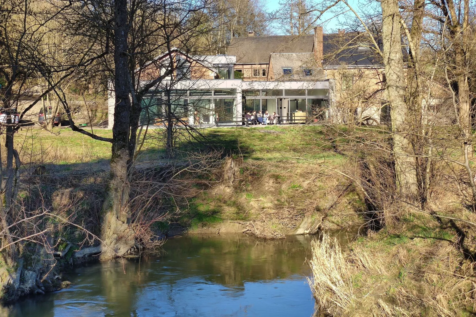 Le Moulin de Baillonville-Buitenkant zomer