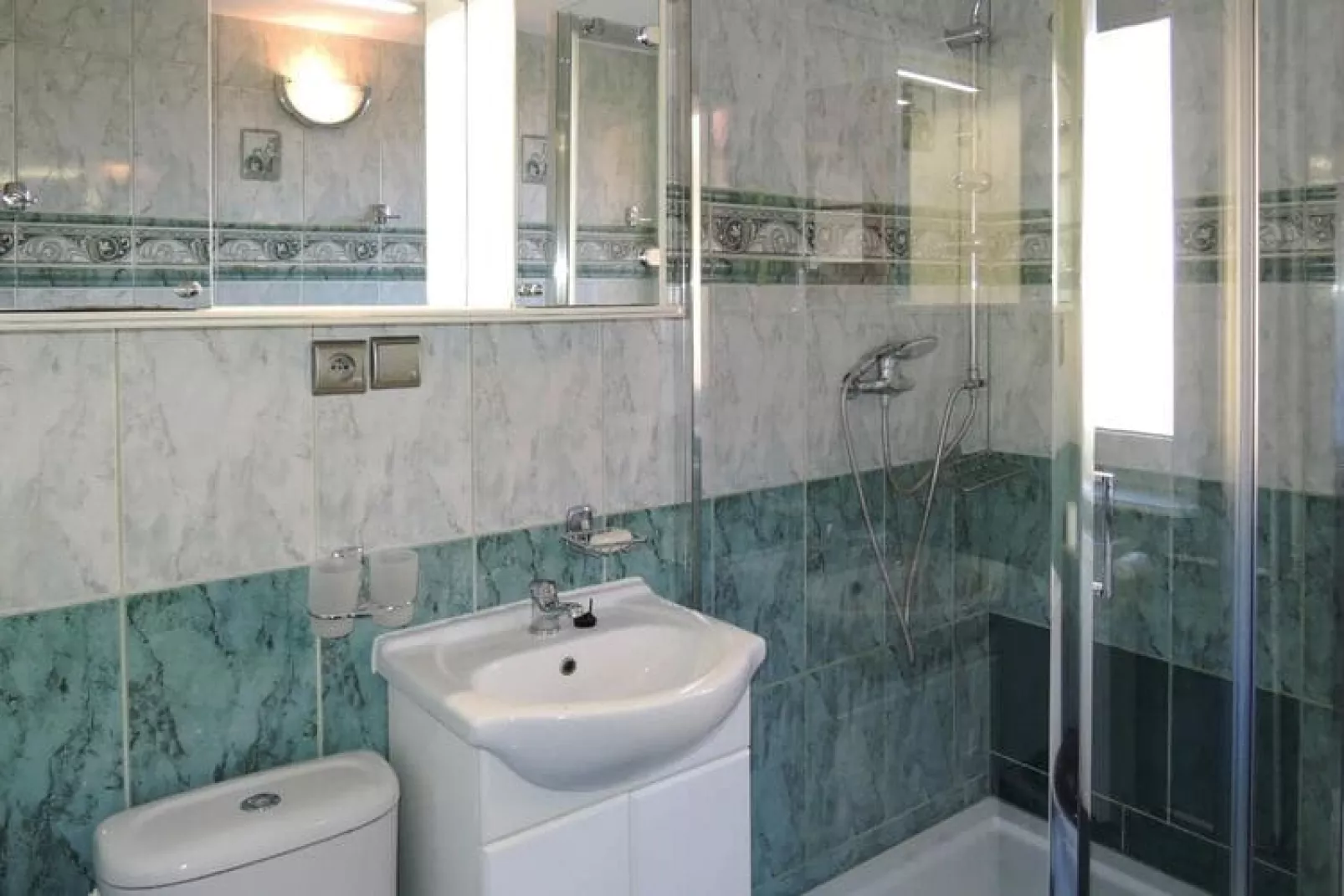 "Yellow House" in Stepnica for 5 persons WY-Badkamer