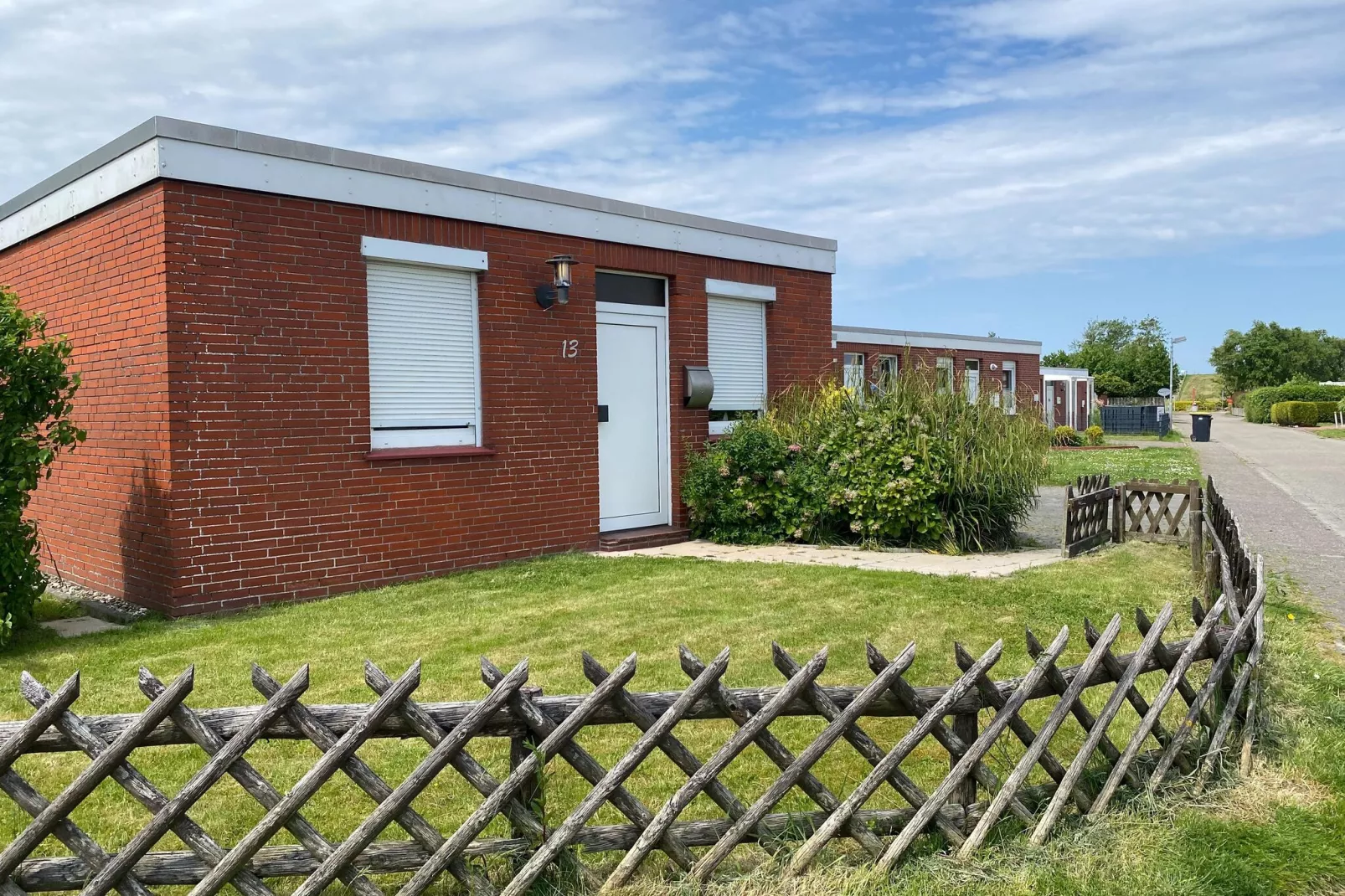 Ferienbungalow Klönsnack in Dornumersiel-Buitenkant zomer