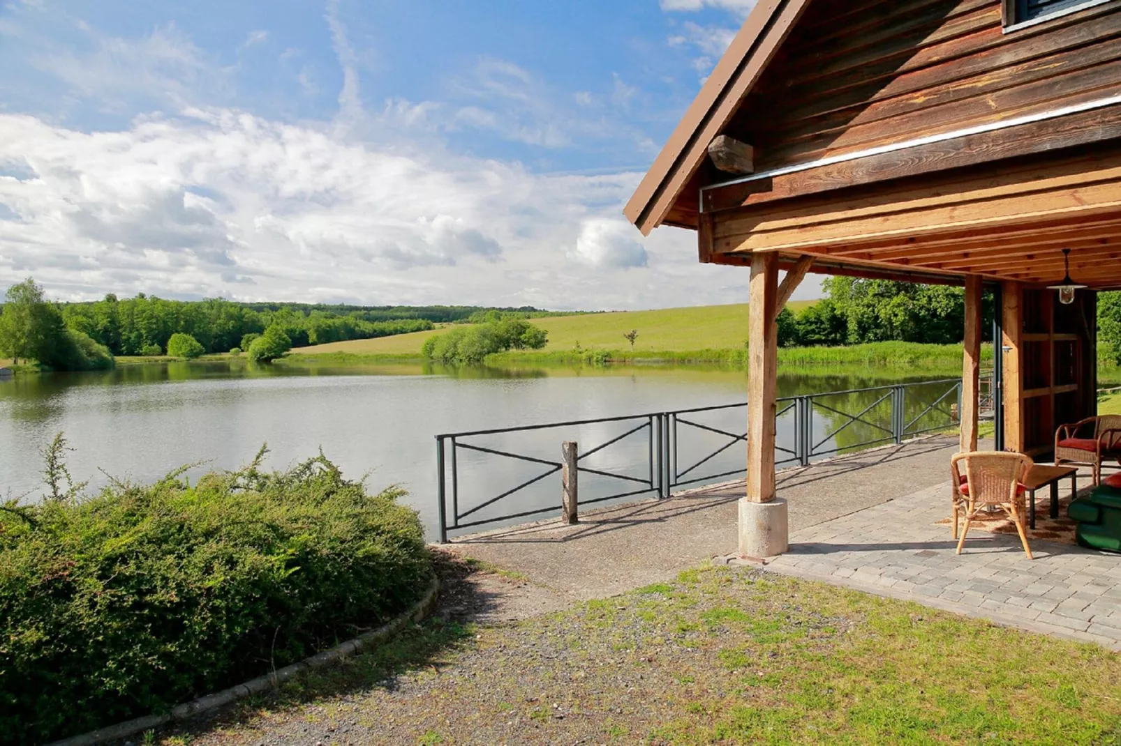 Gîte "Au bord de l'Eau "-Uitzicht zomer
