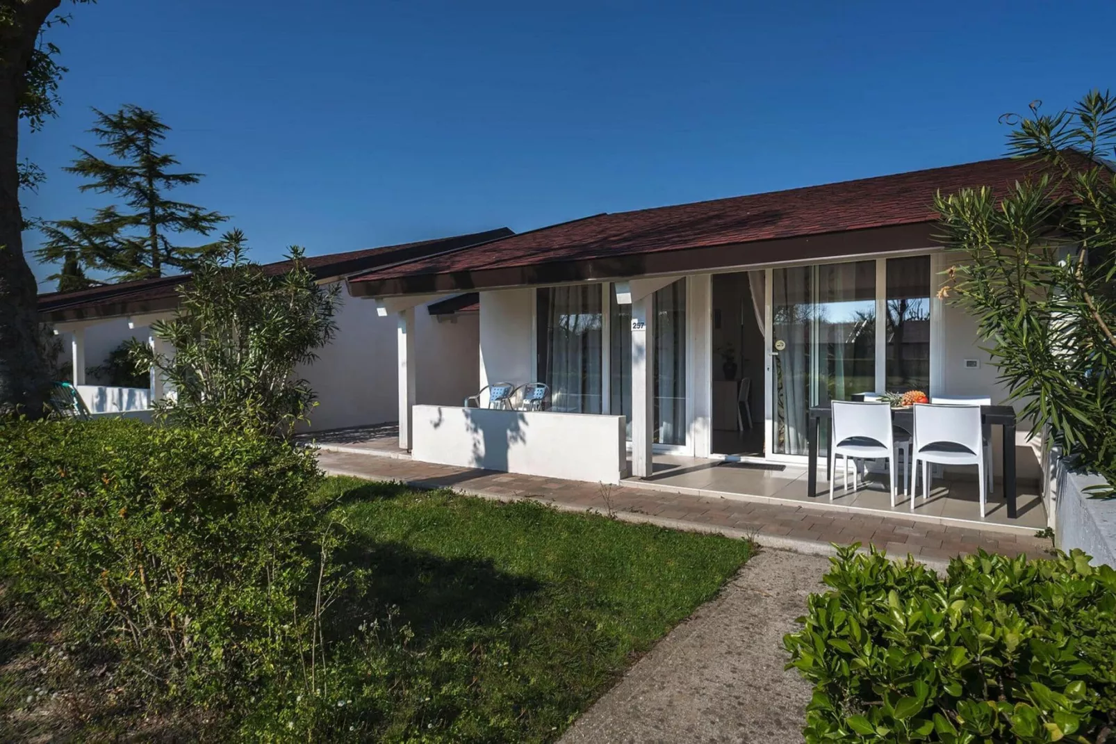 Holiday resort Villaggio San Francesco, Caorle-Apartment Superior 5 pax-Buitenkant zomer