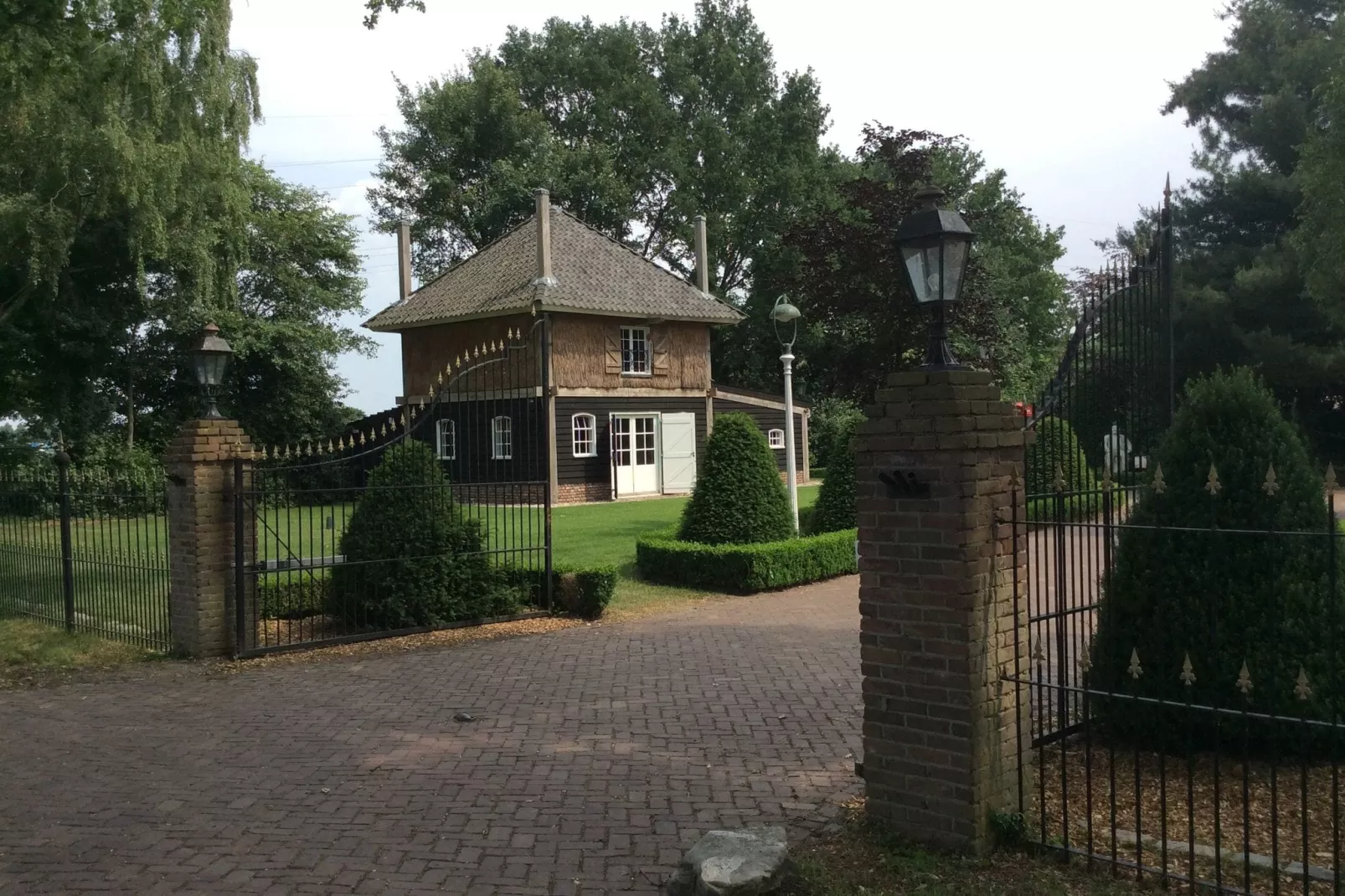 Guesthouse The Old Cottage-Buitenkant zomer