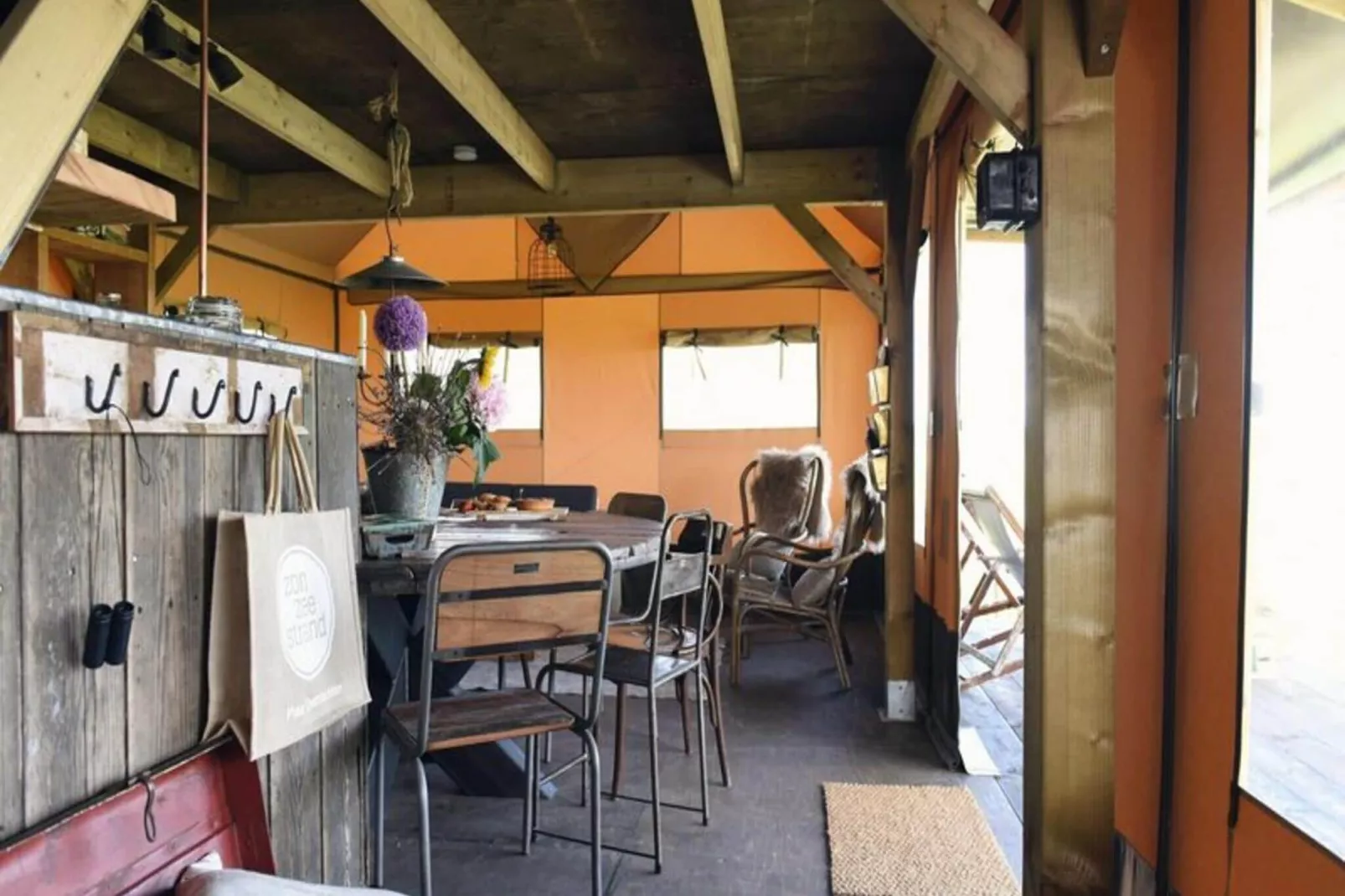 Wood Lodge Luxe - Duynpark-Woonkamer