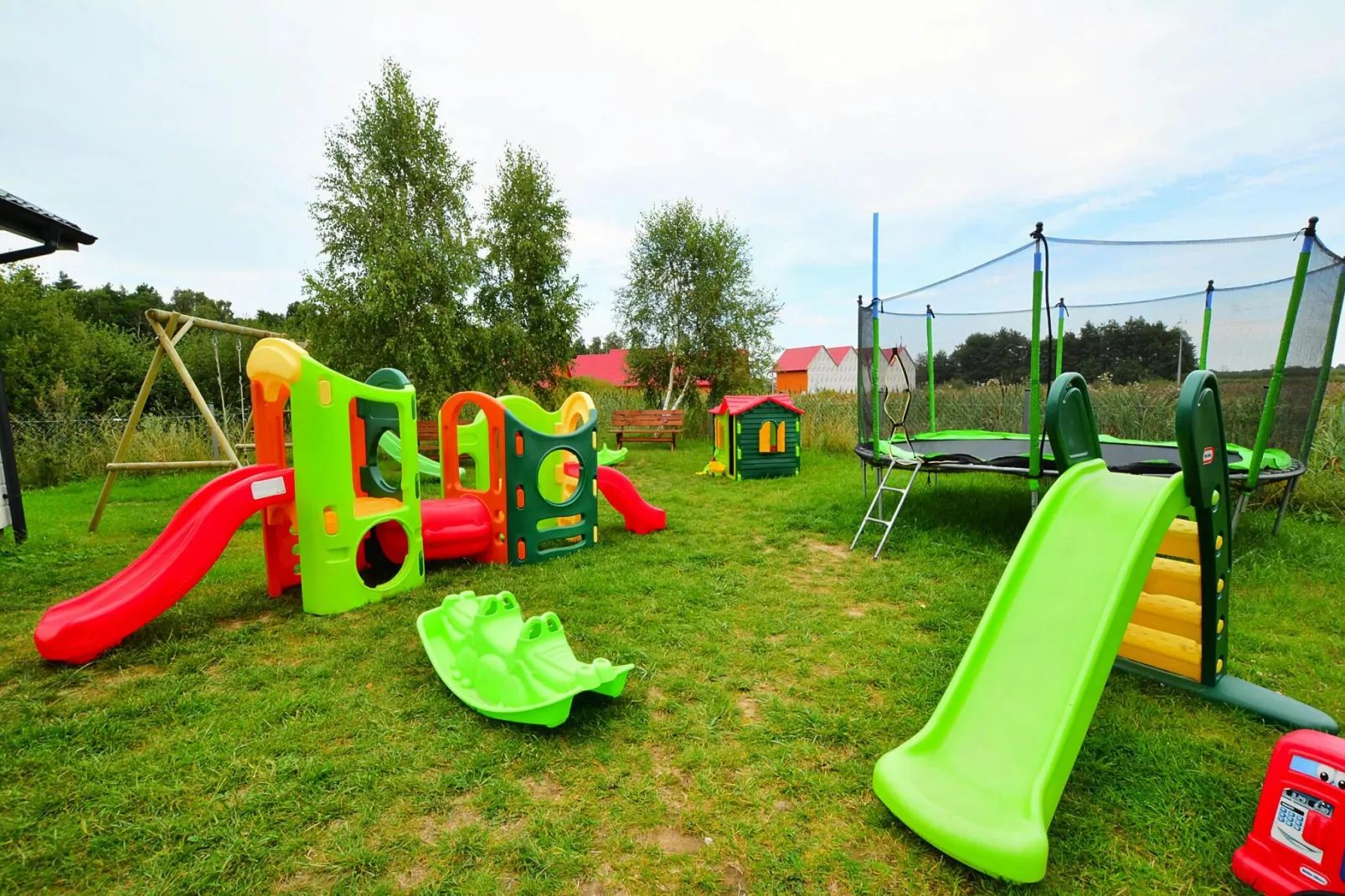 Domki wakacyjne przy stawie Jarosławiec-Tuinen zomer