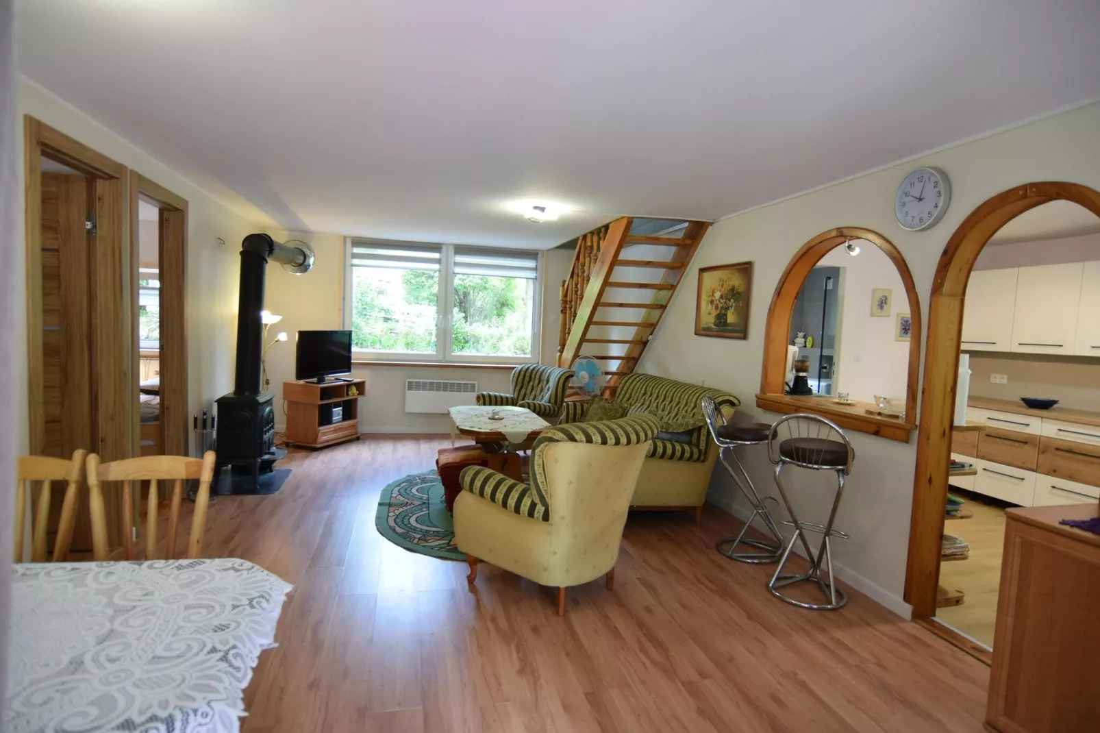 Holiday Home with whirlpool at the lake in Zakowo-Woonkamer