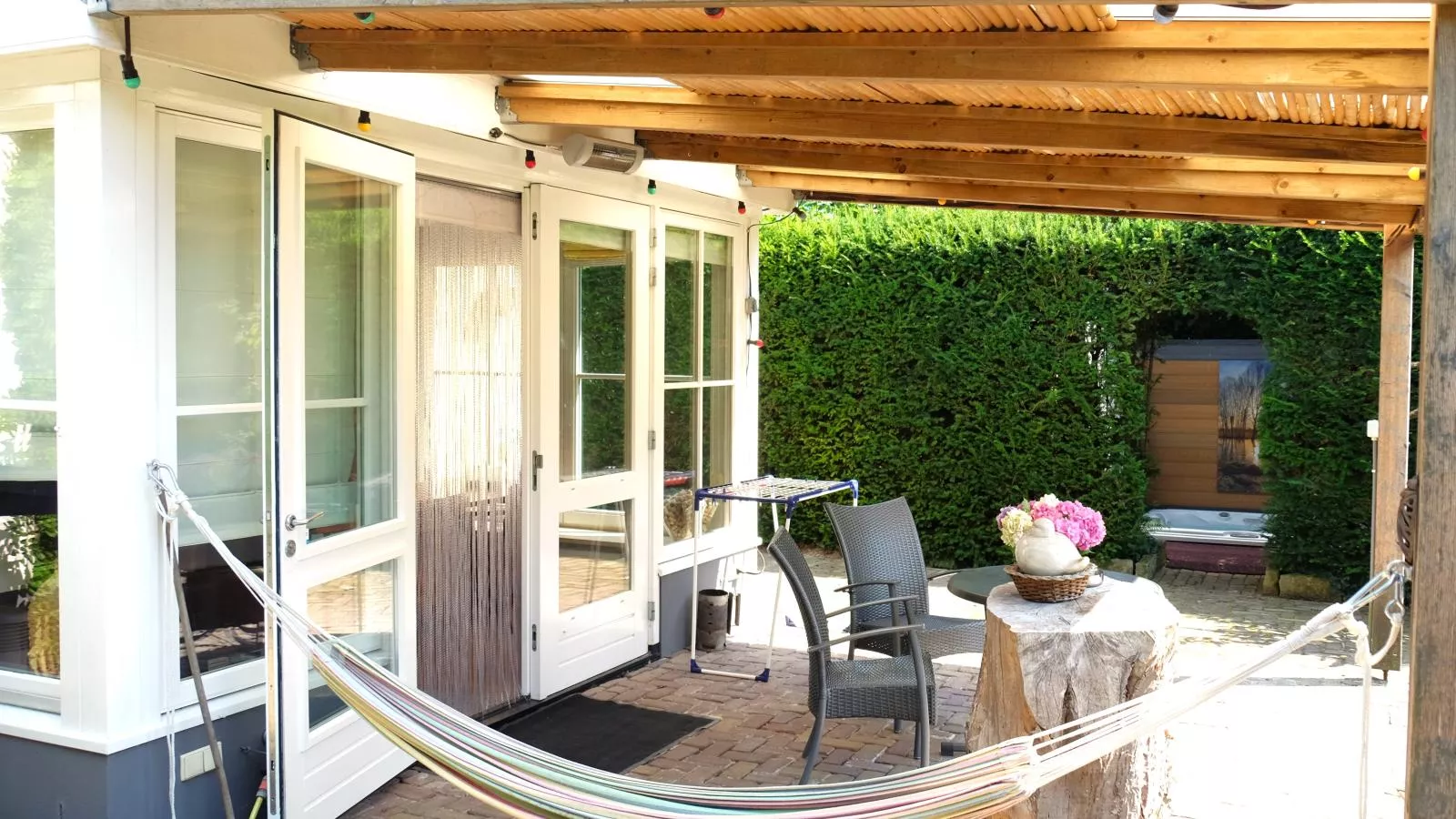 Wellnesshuisje Kalheupink-Terrasbalkon