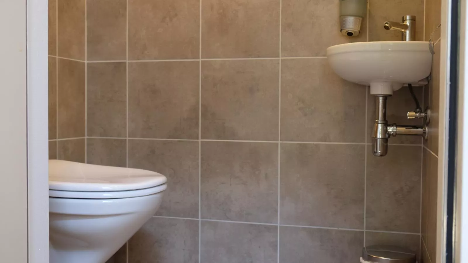 Wellnesshuisje Kalheupink-Badkamer