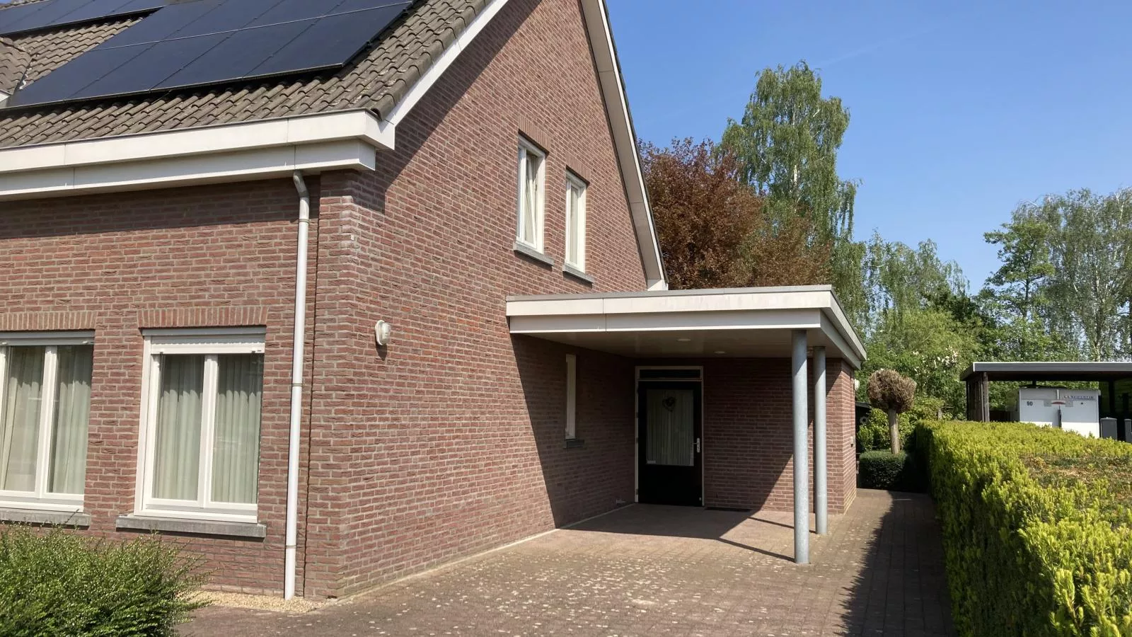 Lionshuis-Buitenkant zomer
