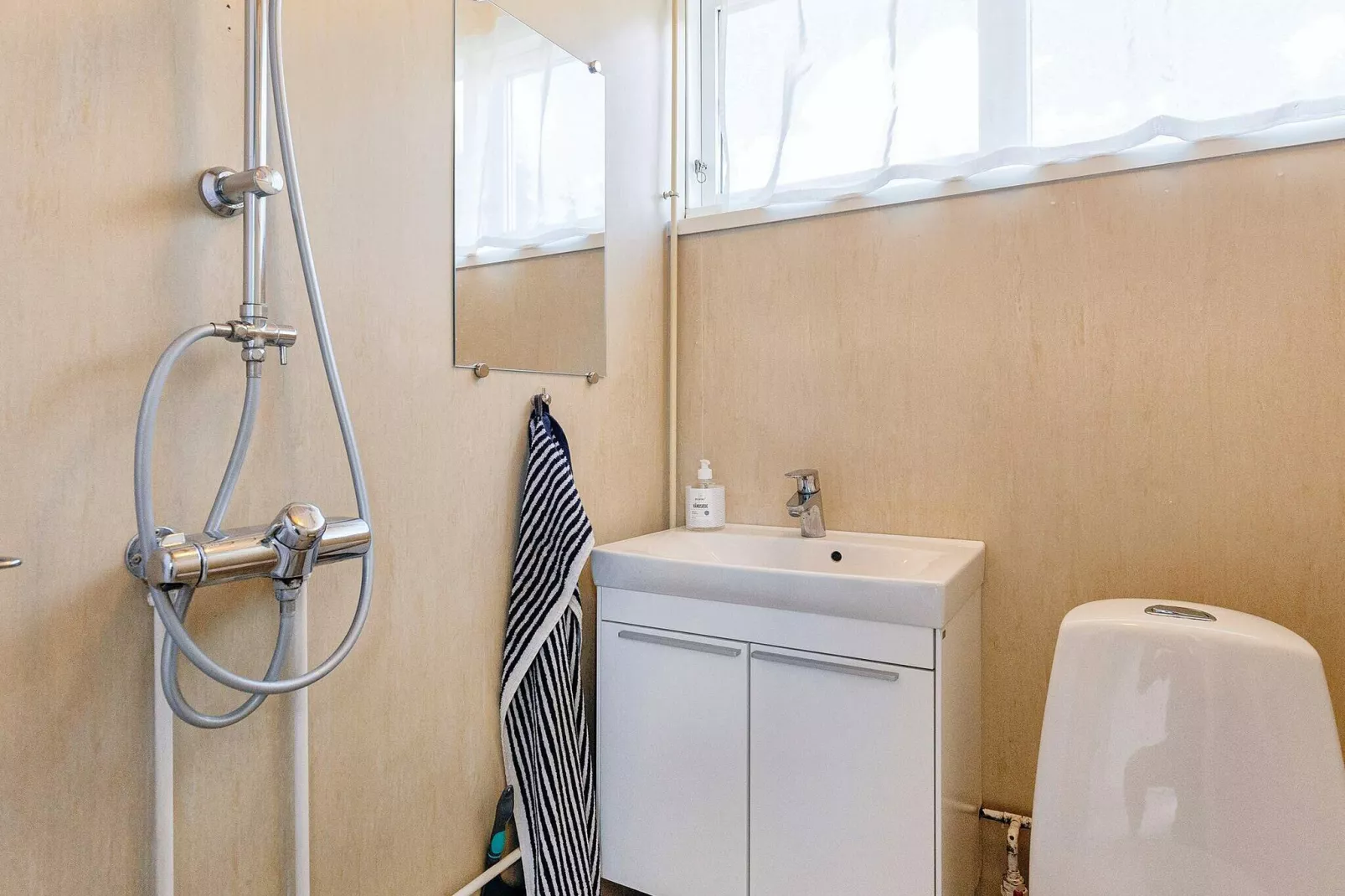 Gezellig vakantiehuis in Marielyst-By Traum-Binnen