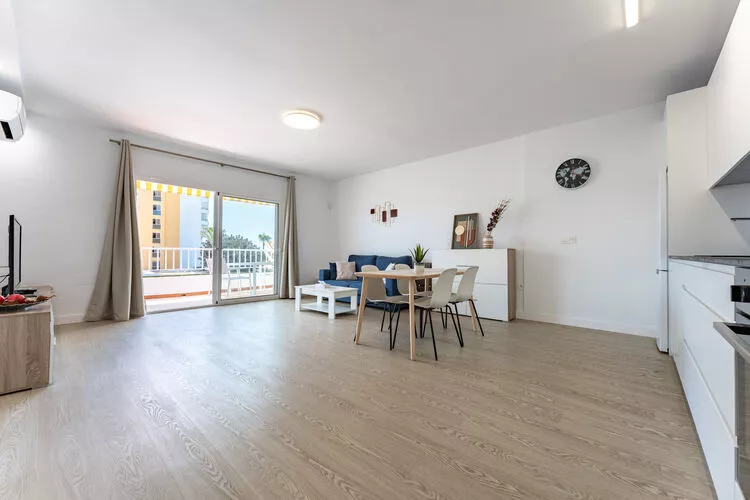 CT 328 - Faro's Butiplaya Apartment for 2-Woonkamer