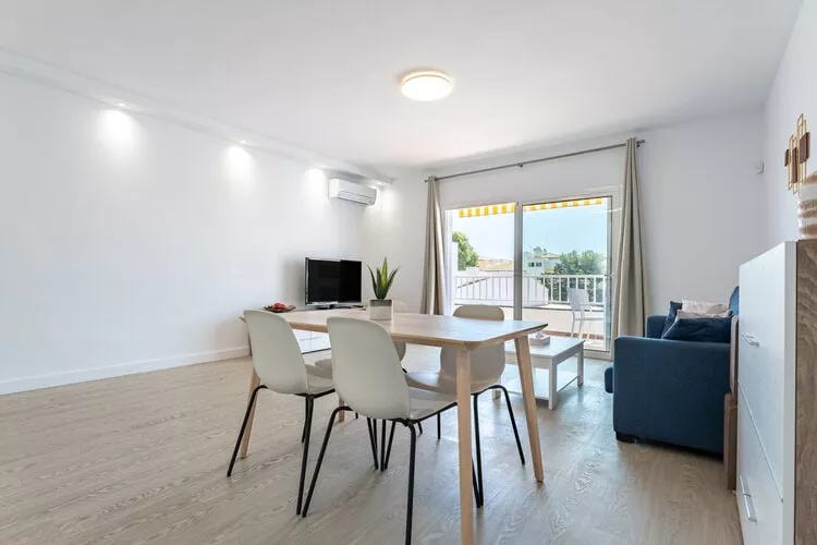 CT 328 - Faro's Butiplaya Apartment for 2-Woonkamer