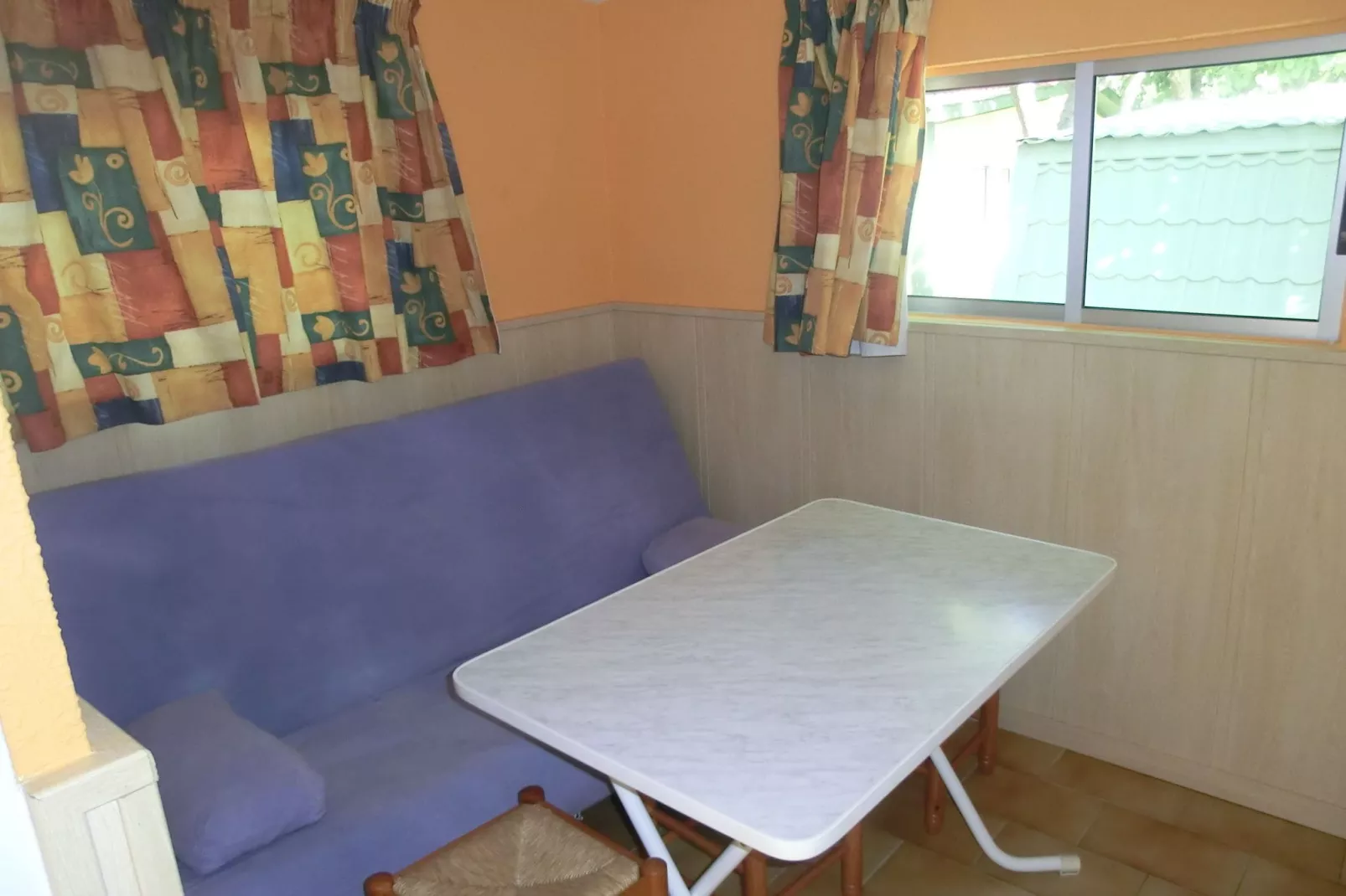 Camping Cambrils Playa 3 BUNGALOW NEW MEDITERRANI-Woonkamer