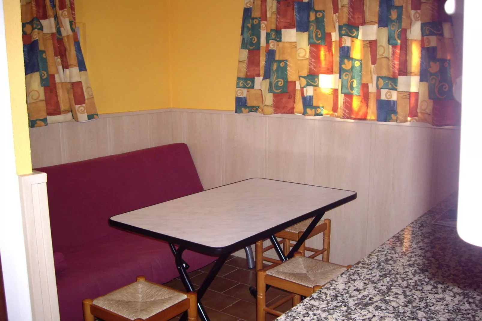 Camping Cambrils Playa 3 BUNGALOW NEW MEDITERRANI-Eetkamer