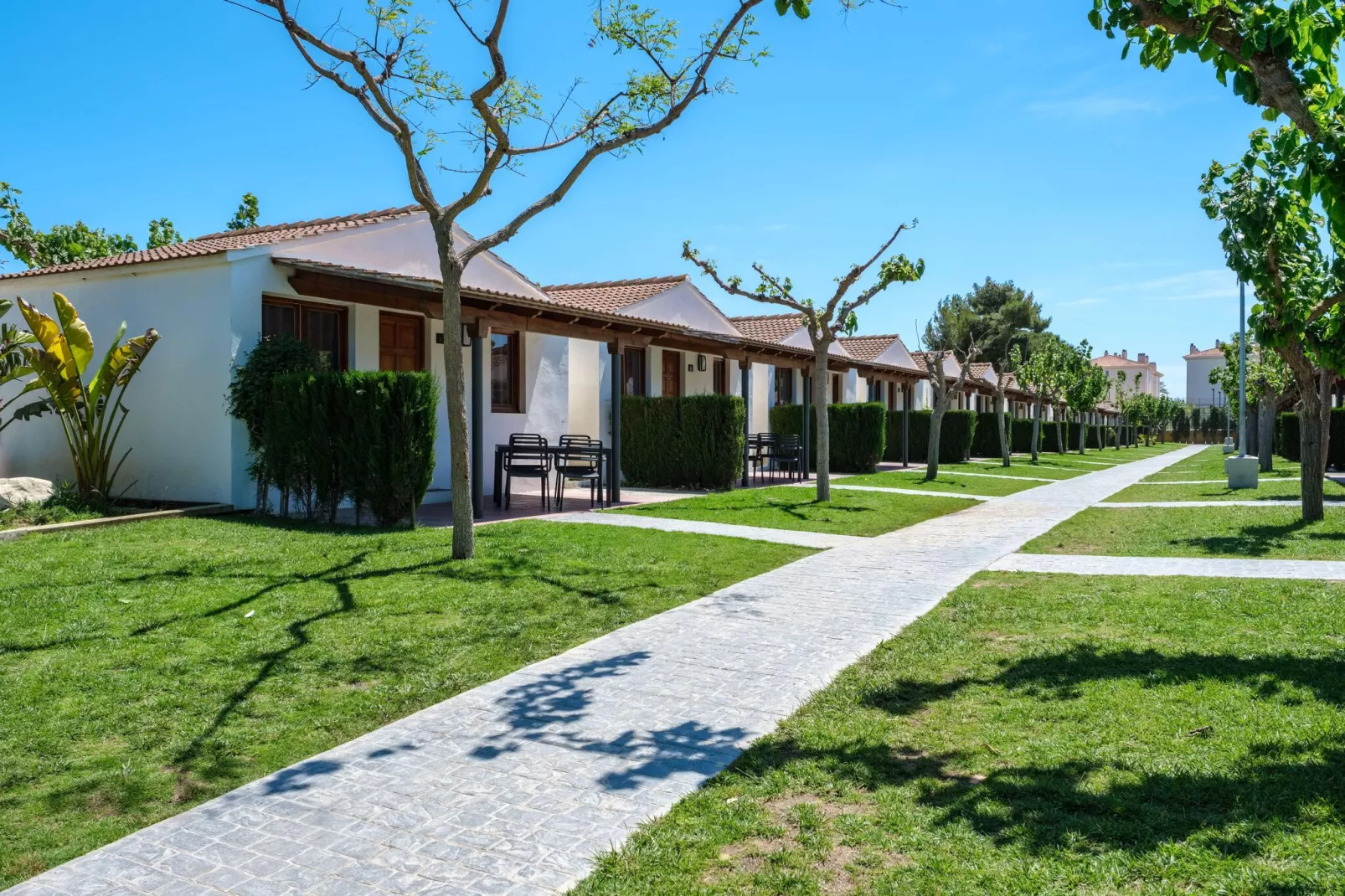 CAMPING ESTIVAL VENDRELL PLATJA BUNGALOW 4 STANDARD-Buitenkant zomer