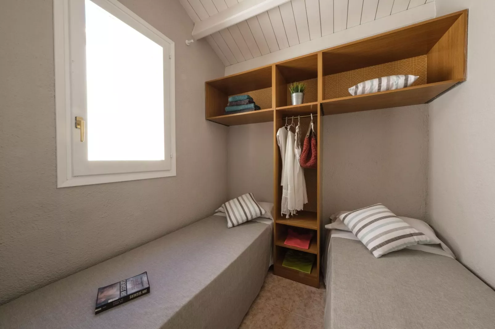 CAMPING ESTIVAL VENDRELL PLATJA BUNGALOW 4 STANDARD-Slaapkamer