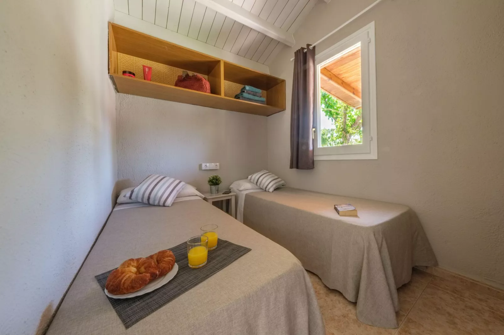 CAMPING ESTIVAL VENDRELL PLATJA BUNGALOW 4 STANDARD-Slaapkamer