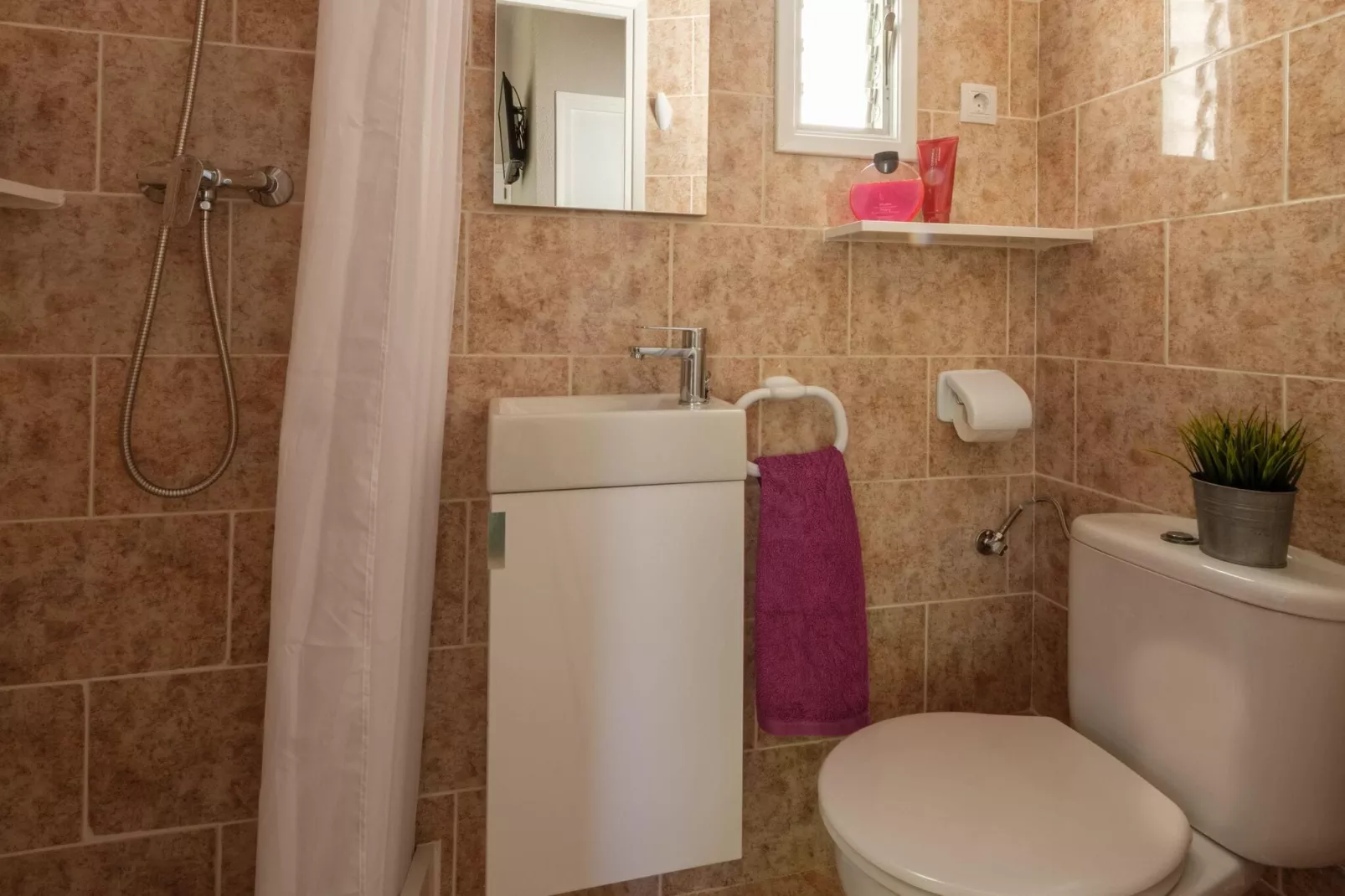 CAMPING ESTIVAL VENDRELL PLATJA BUNGALOW 4 STANDARD-Badkamer
