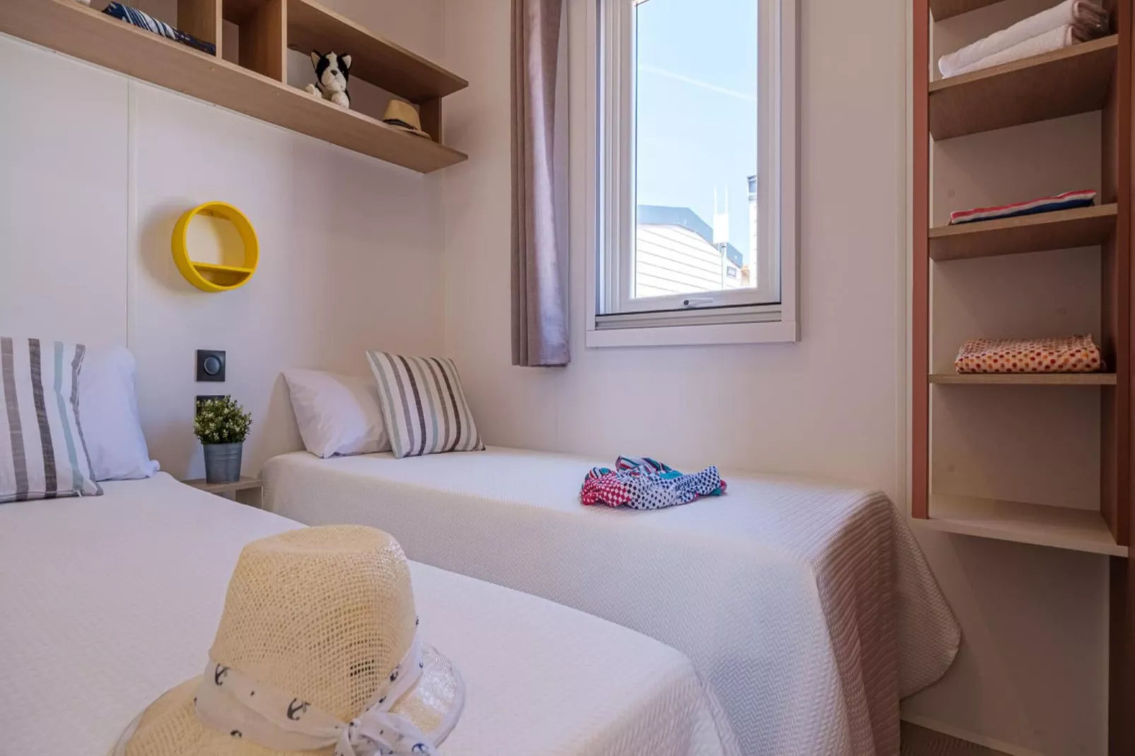 CAMPING ESTIVAL VENDRELL PLATJA Mobile home mediterranea 4 pax-Slaapkamer