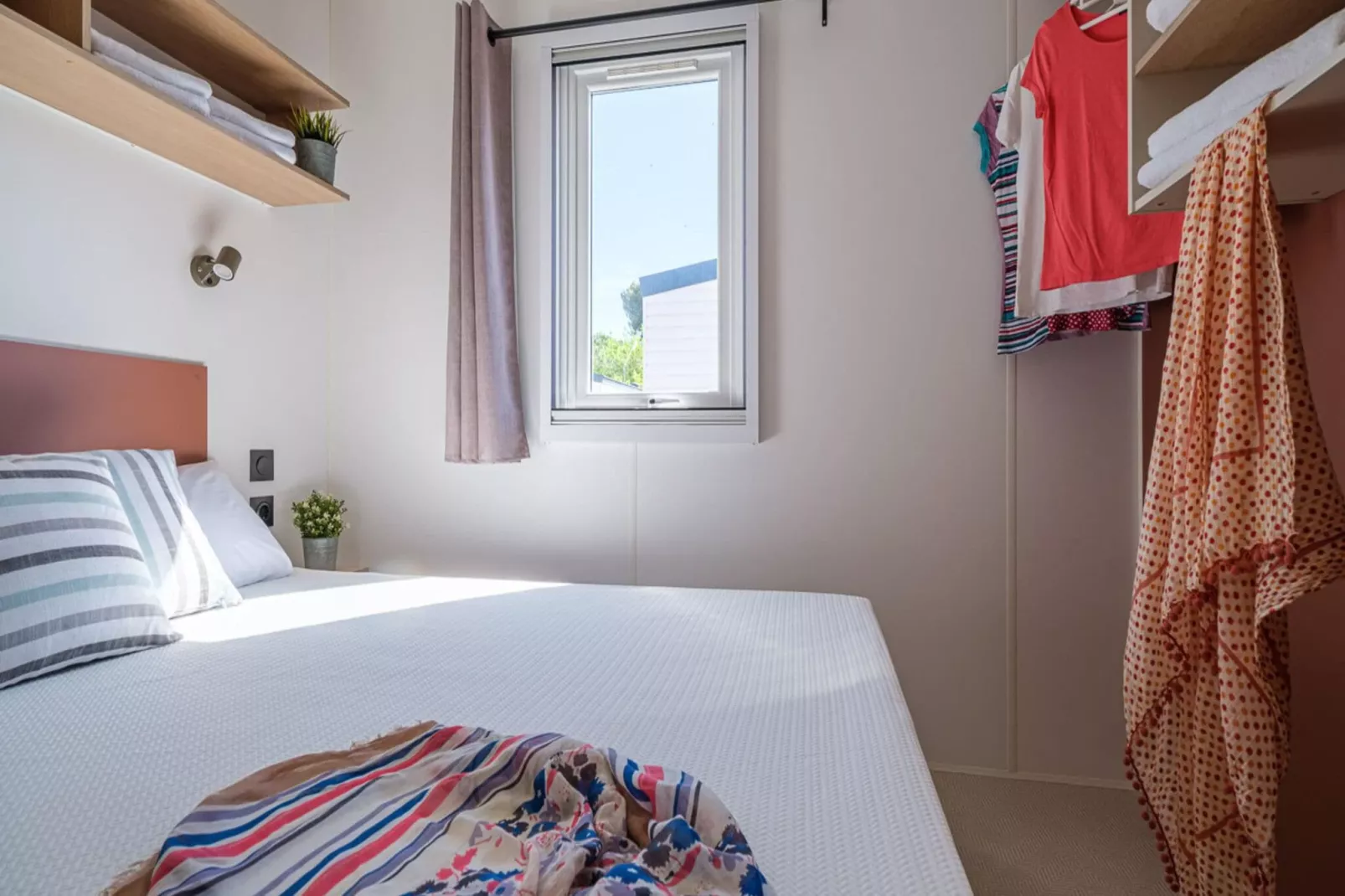 CAMPING ESTIVAL VENDRELL PLATJA Mobile home mediterranea 4 pax-Slaapkamer