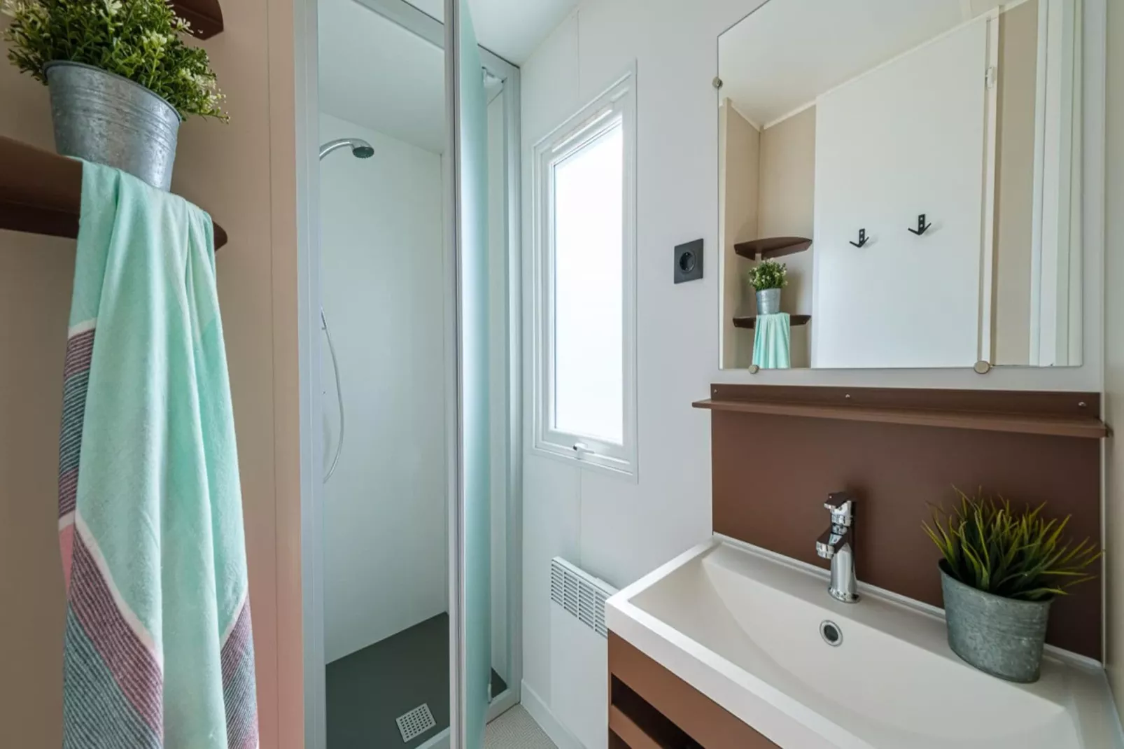 CAMPING ESTIVAL VENDRELL PLATJA Mobile home mediterranea 4 pax-Badkamer