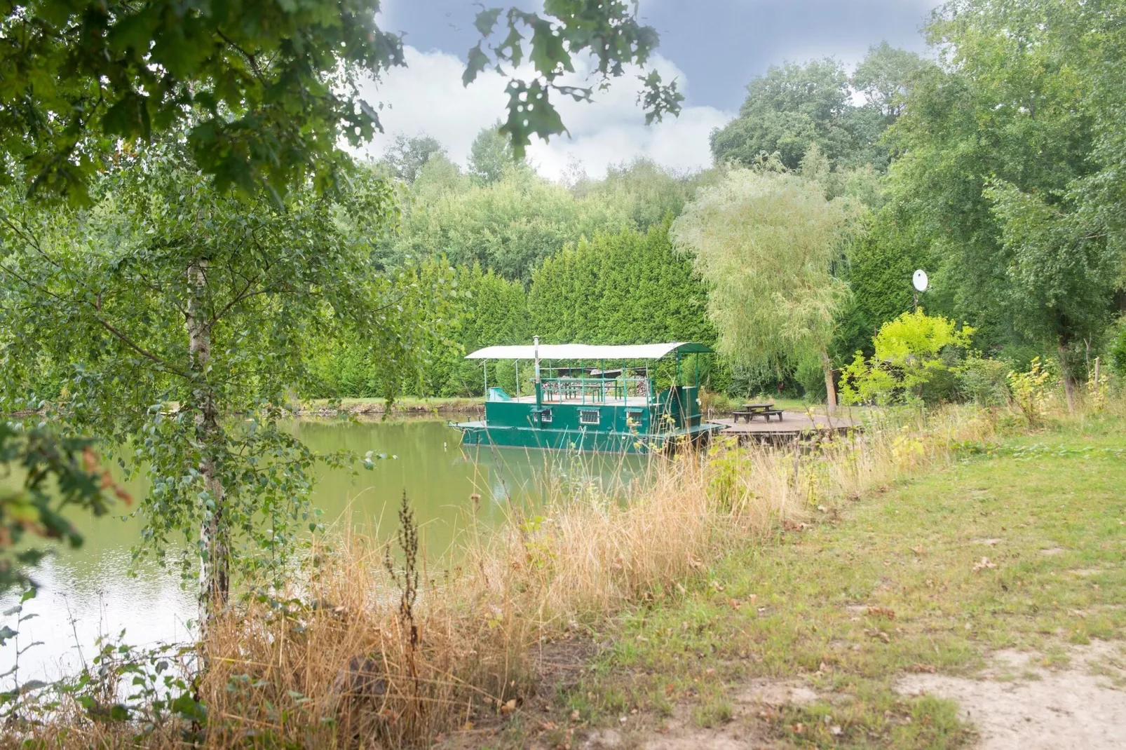Le Bateau du Lac Privé-Buitenkant zomer
