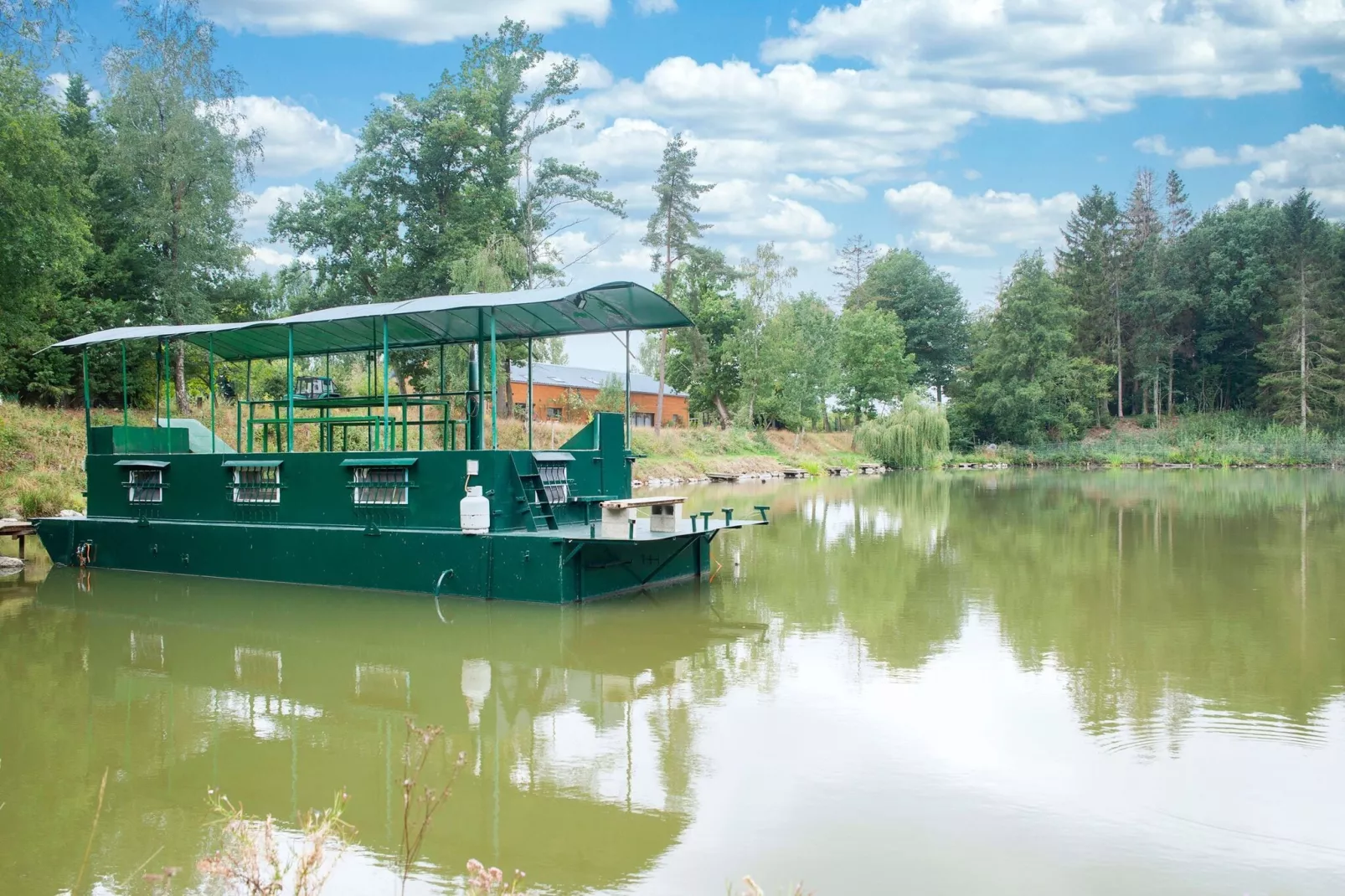 Le Bateau du Lac Privé-Buitenkant zomer