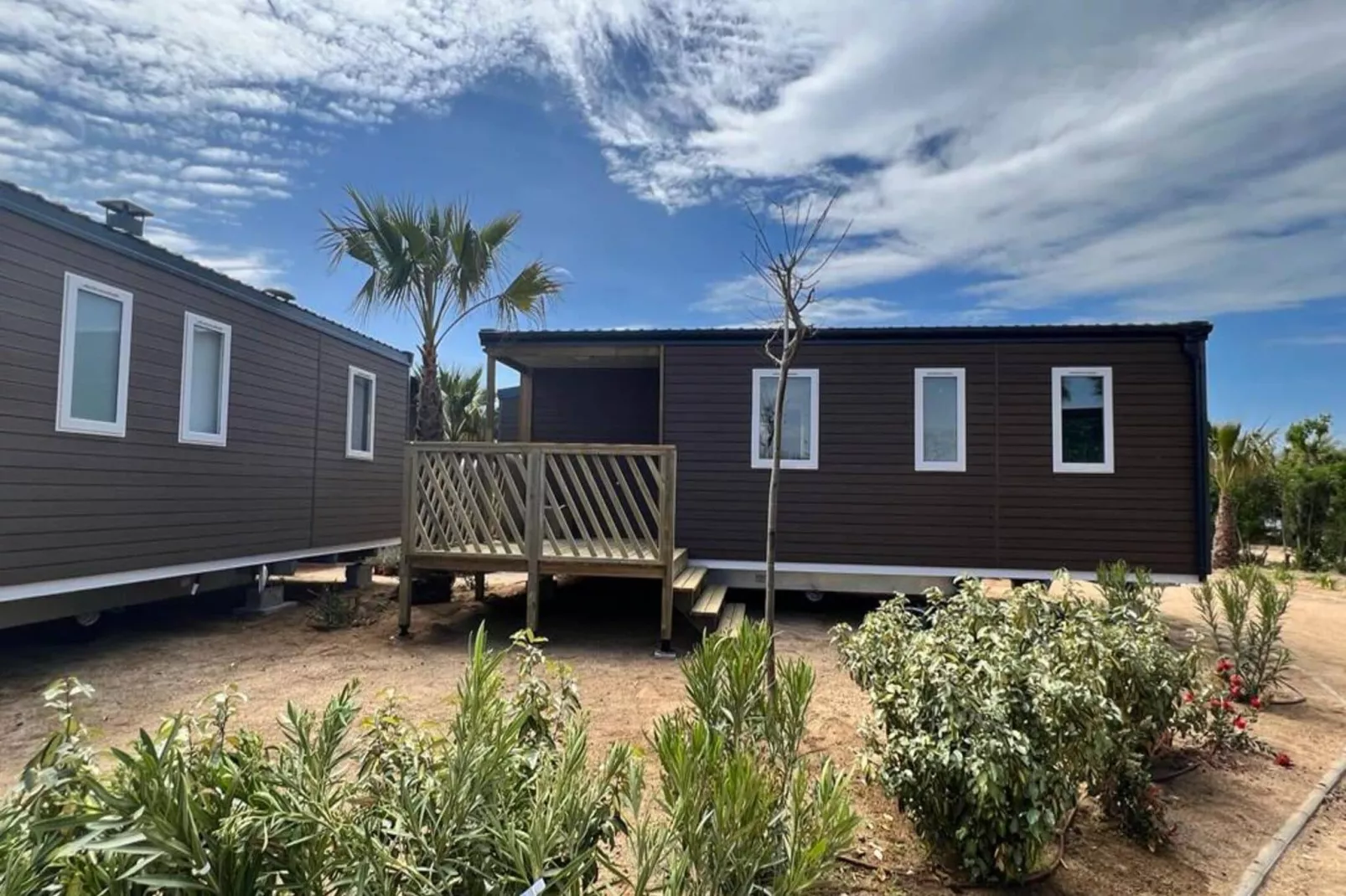 Els Pins- Mobile-Home Premium 3 Nature-Buitenkant zomer