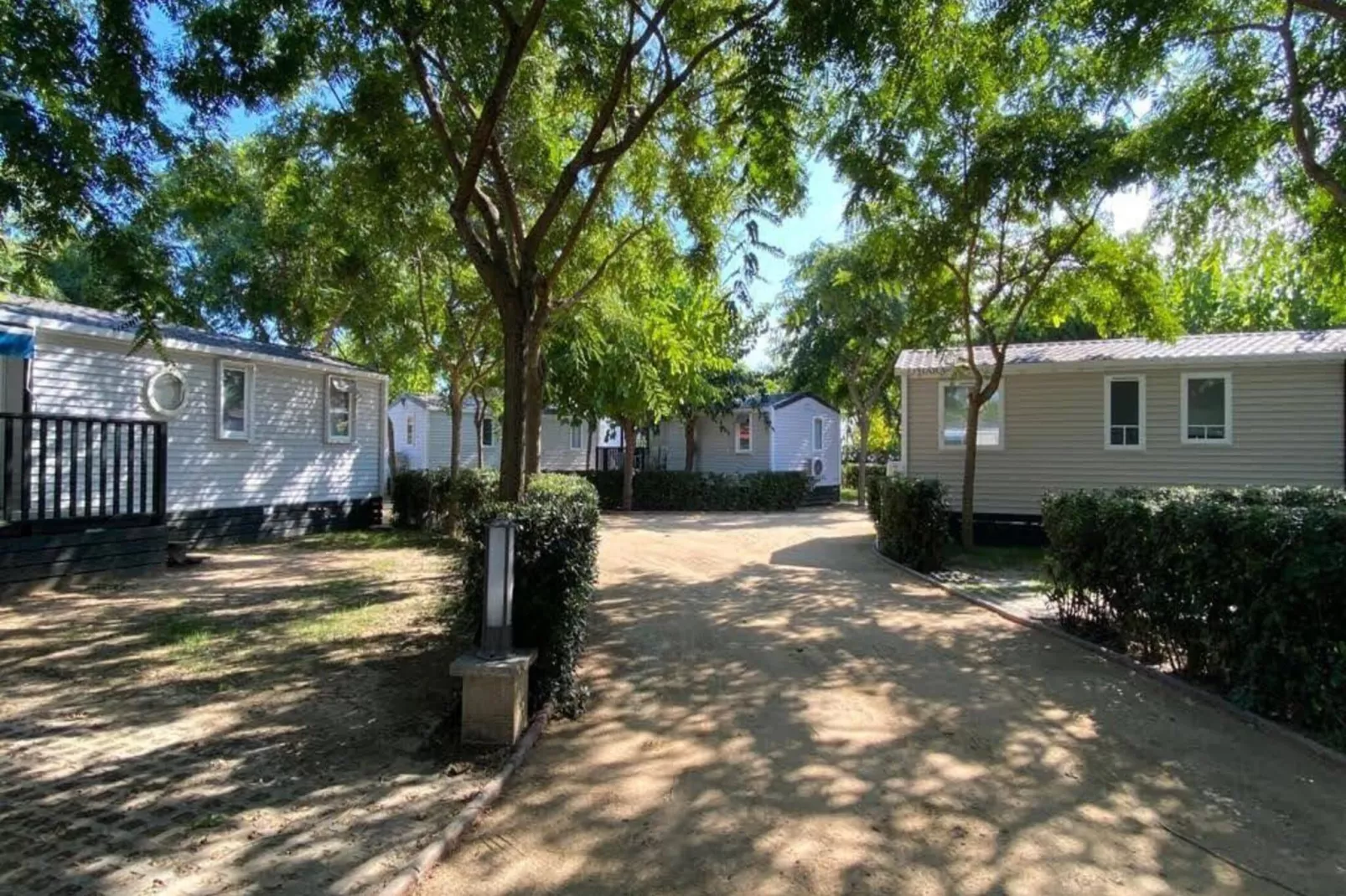 Els Pins-Mobile-Home Premium 2-Buitenkant zomer