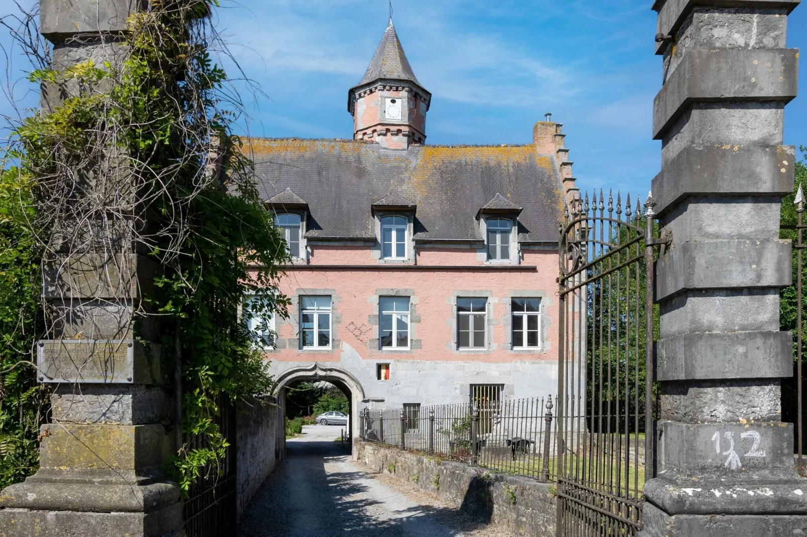Château de Senzeilles 1-Buitenkant zomer
