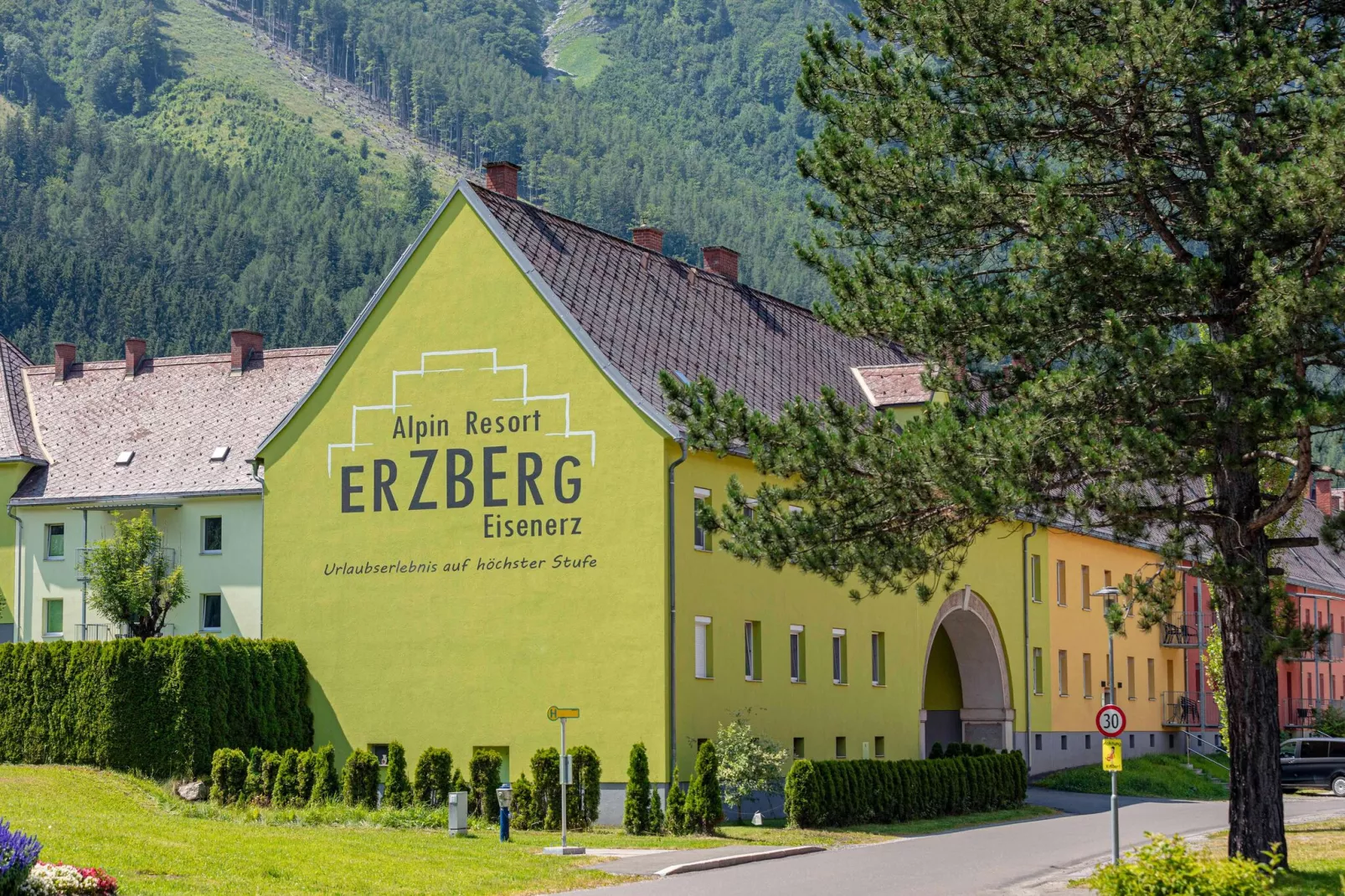 Erzberg Alpin Resort  1-Buitenkant zomer