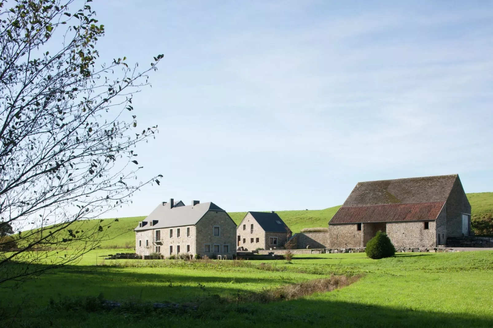 Le Moulin de Vaulx-Buitenkant zomer