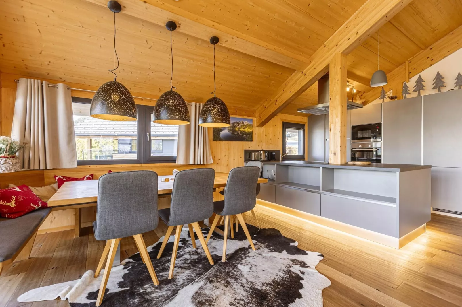 Alpenchalets Reiteralm 7-Eetkamer