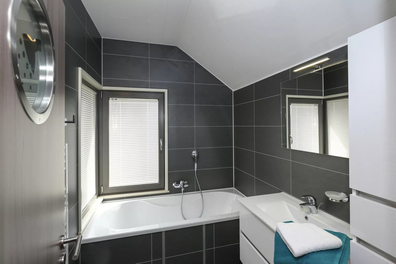 Domaine Golden Lakes Village 1-Badkamer