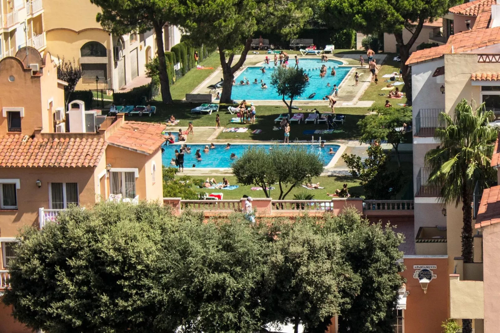 APARTAMENTOS COMTE D'EMPURIES C46-Buitenkant zomer
