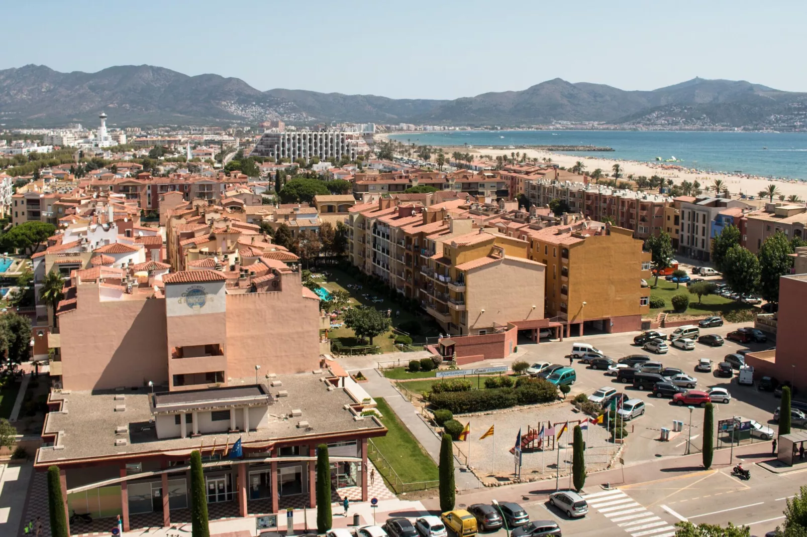 APARTAMENTOS COMTE D'EMPURIES C46-Buitenkant zomer