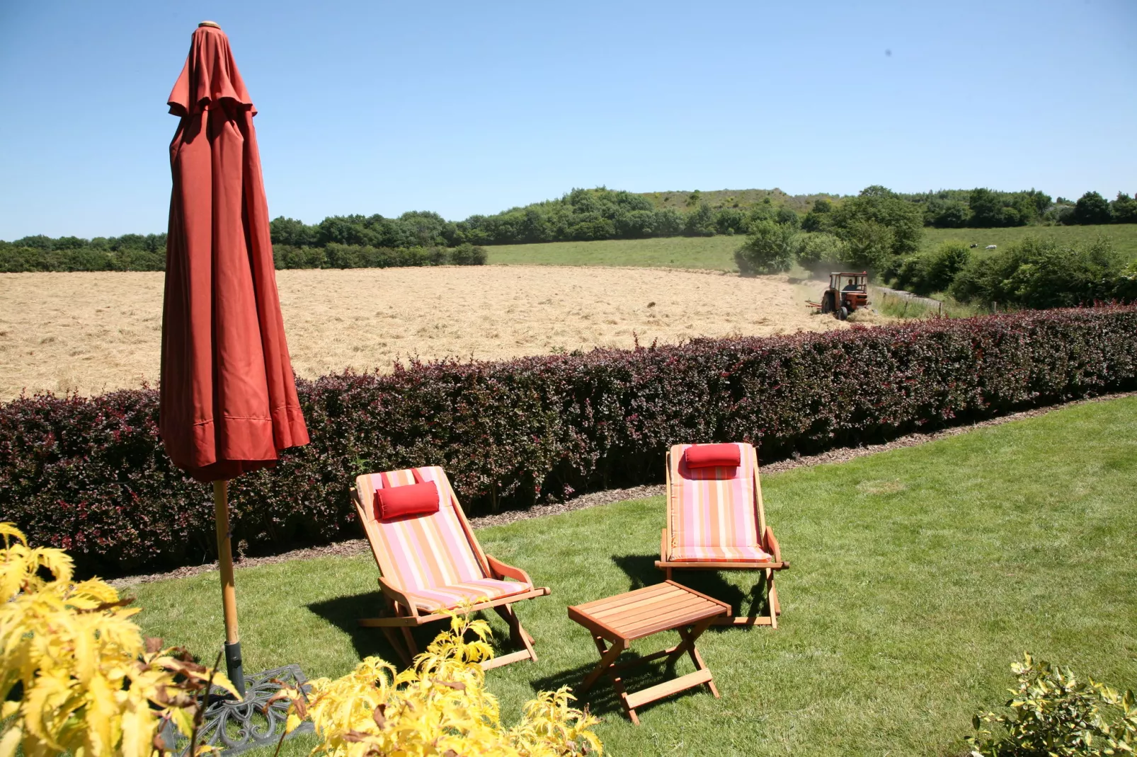 Le Gîte des Grands Prés-Tuinen zomer