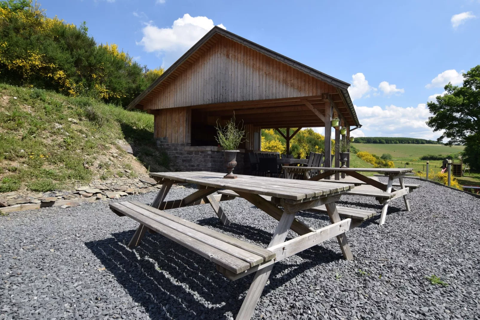 Le Lodge à 8 Brins-Tuinen zomer