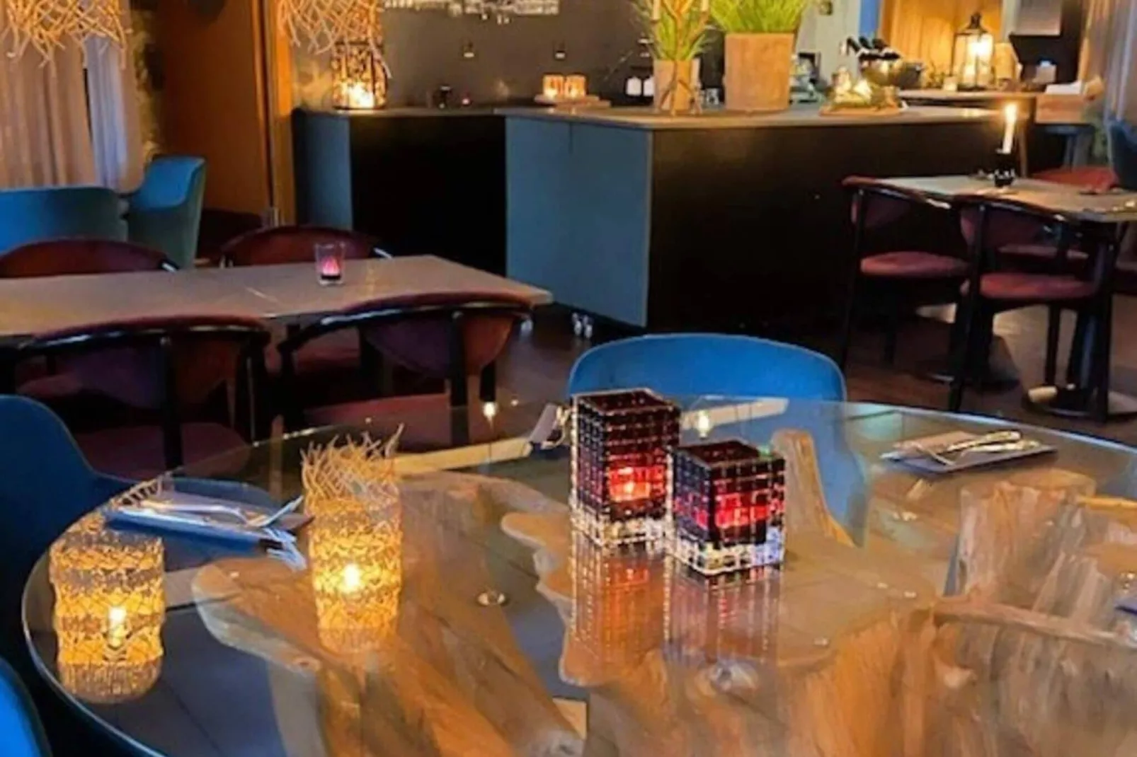 Mooie 4-sterrenhotelkamer met gratis ontbijt-Binnen