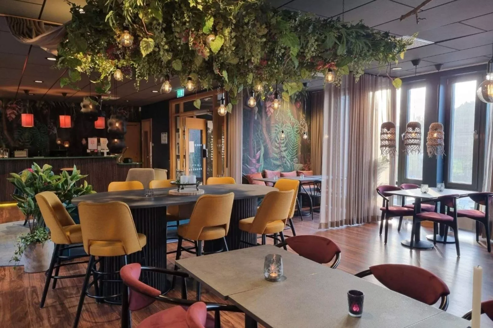 Mooie 4-sterrenhotelkamer met gratis ontbijt-Binnen