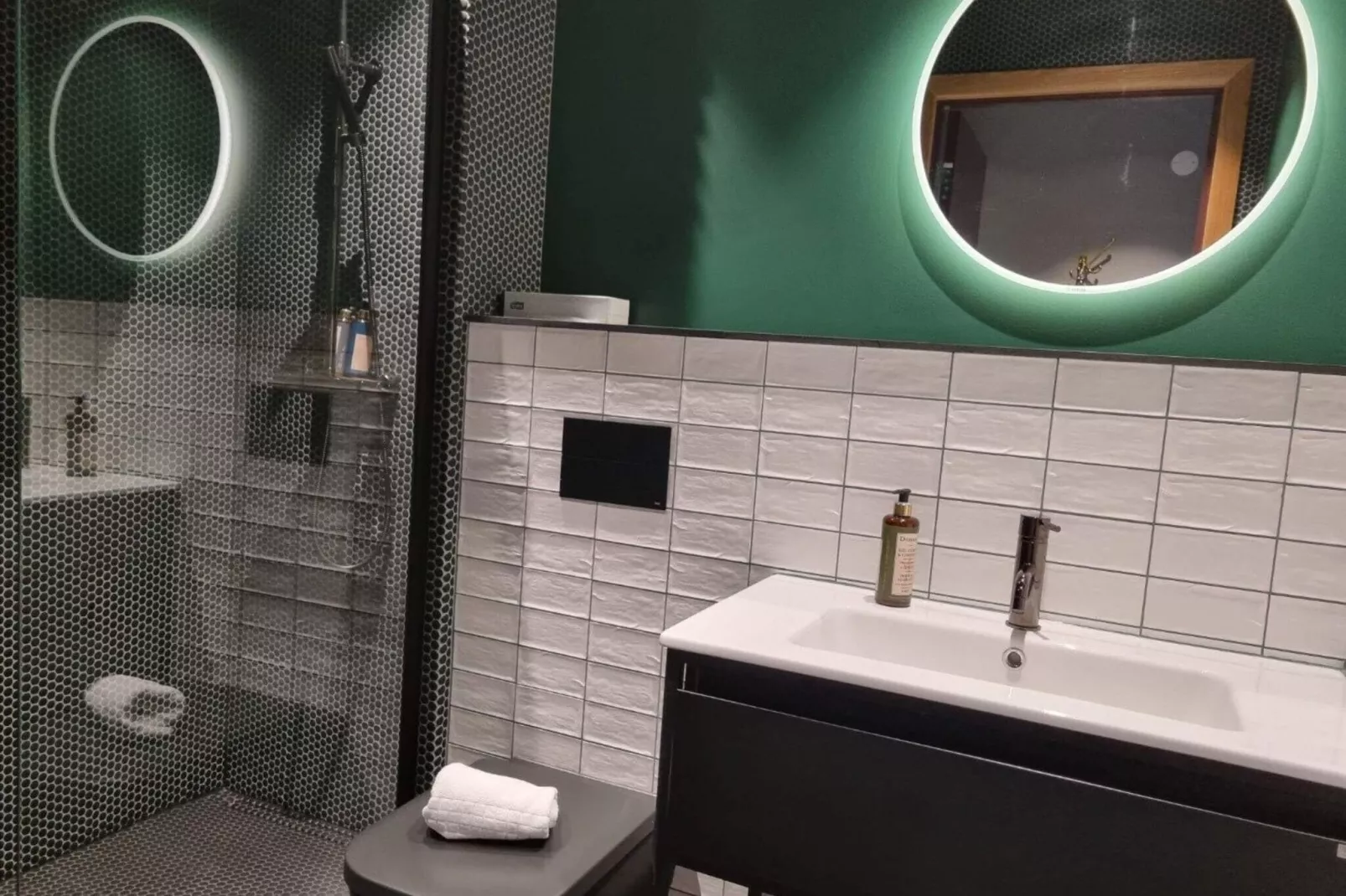 Mooie 4-sterrenhotelkamer met gratis ontbijt-Binnen