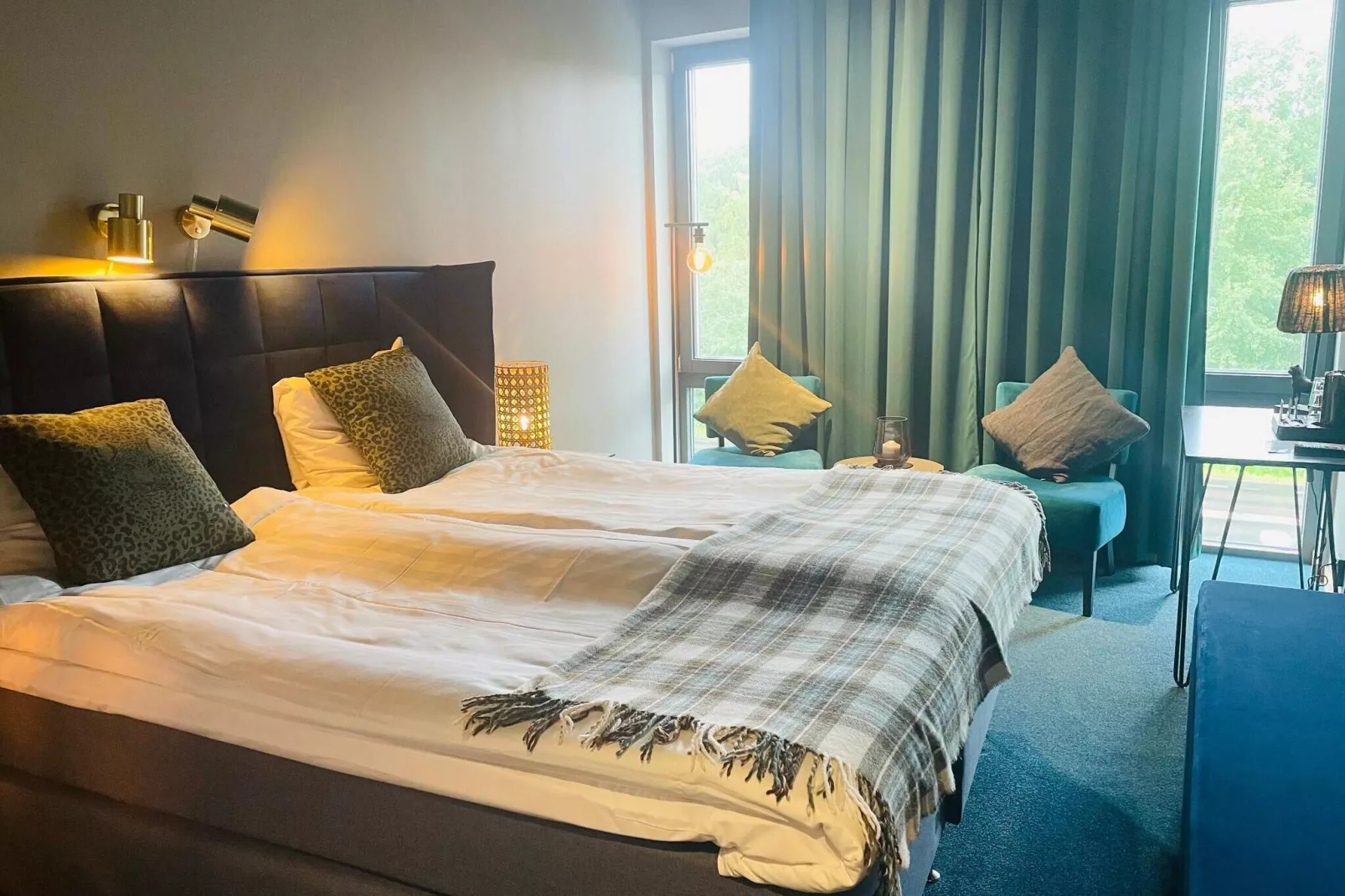 Mooie 4-sterrenhotelkamer met gratis ontbijt-Binnen