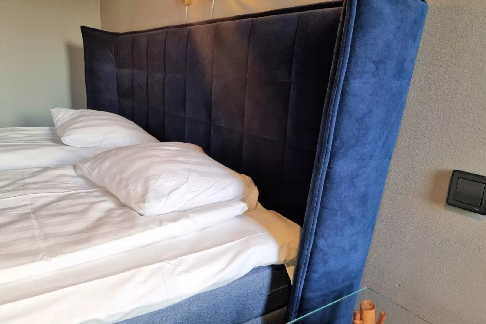 Mooie 4-sterrenhotelkamer met gratis ontbijt-Binnen