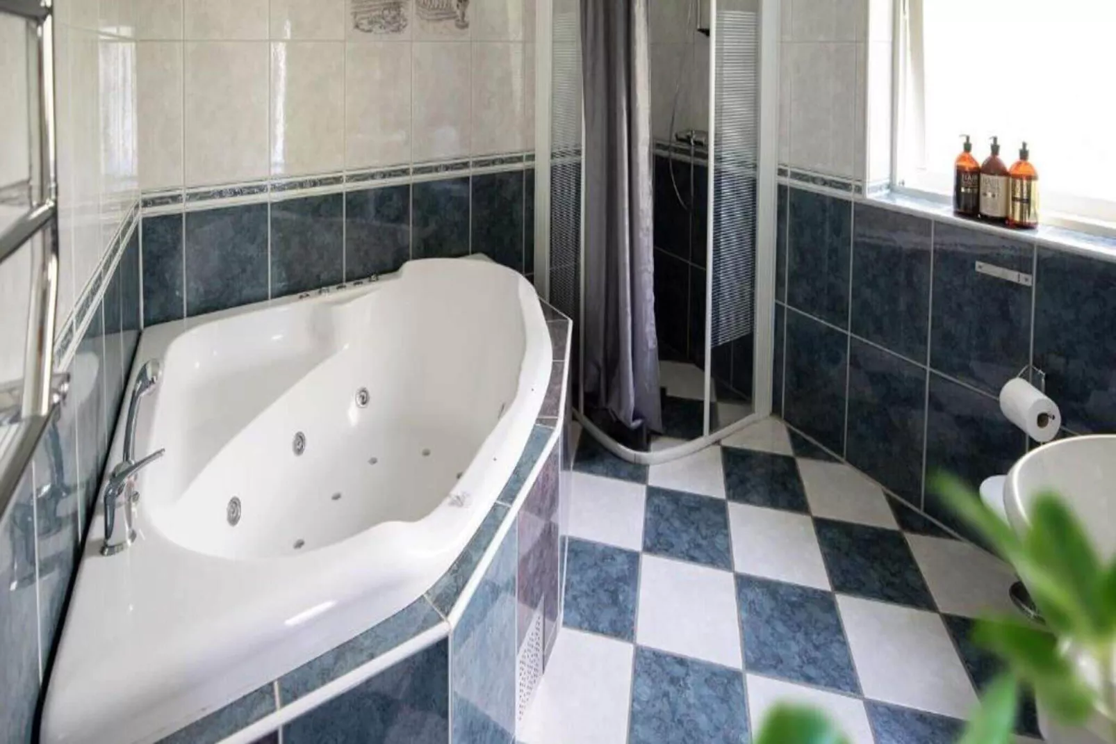 Mooie 4-sterrenhotelkamer met gratis ontbijt-Binnen