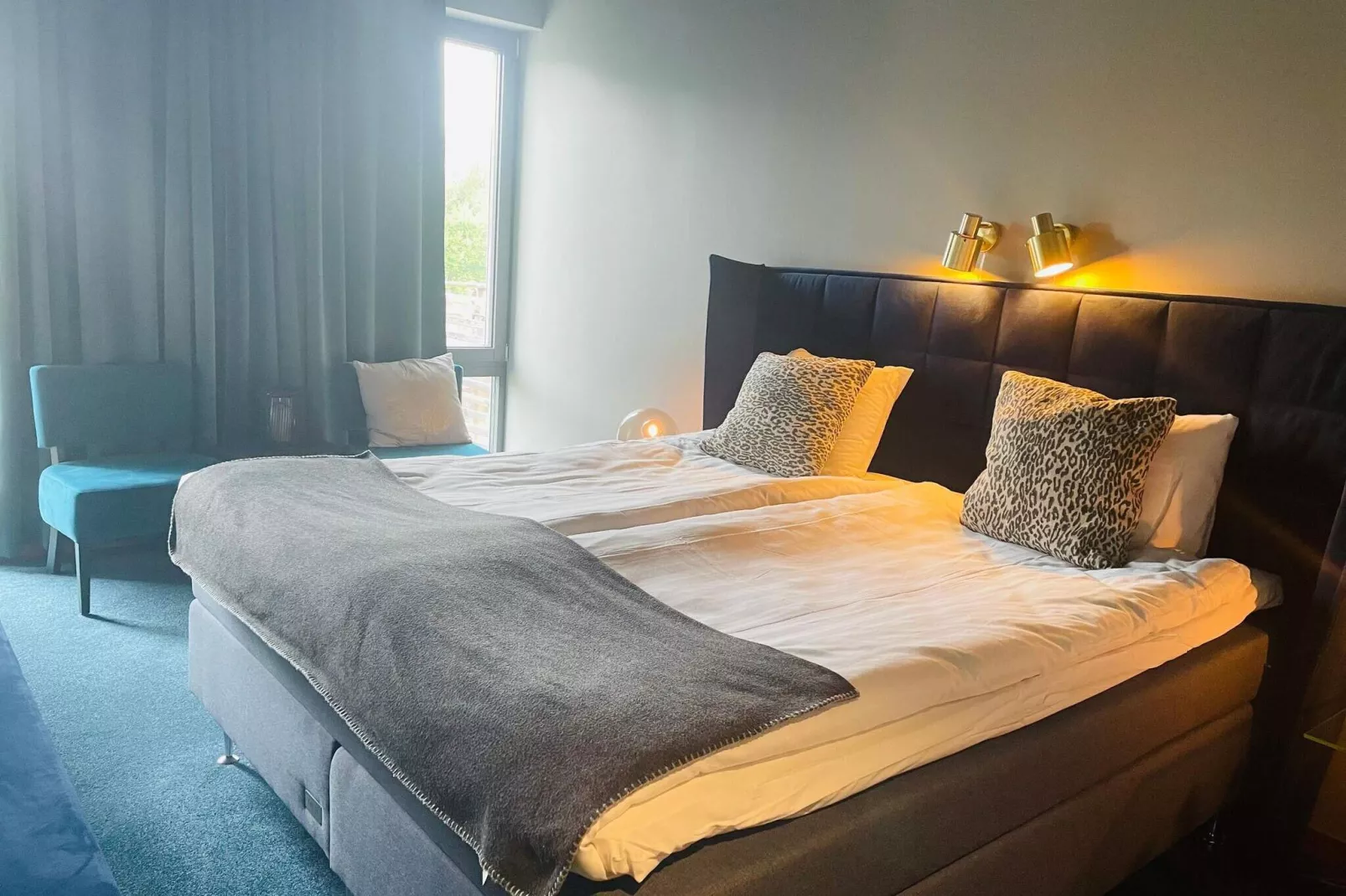 Mooie 4-sterrenhotelkamer met gratis ontbijt-Binnen