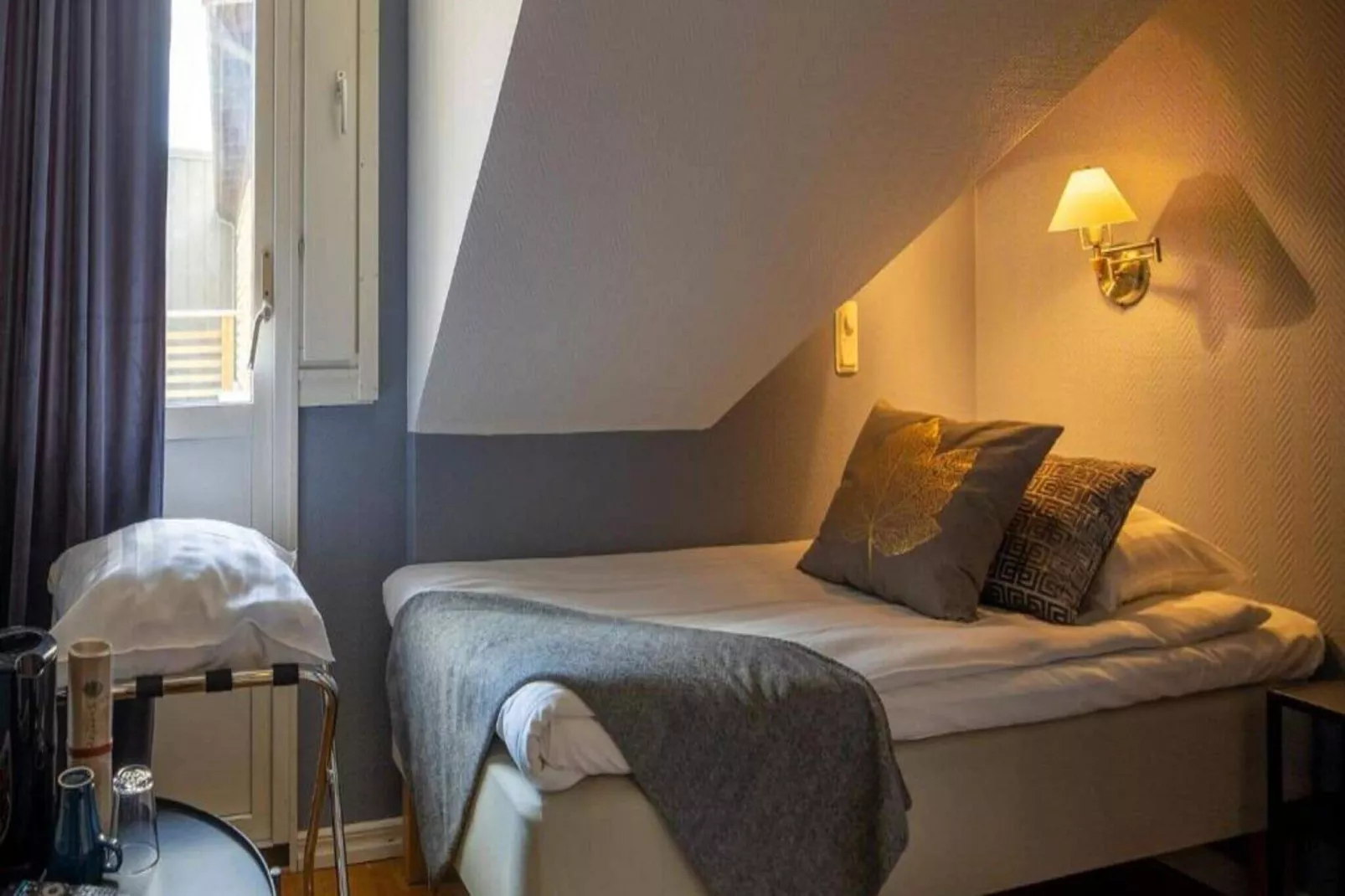 Mooie 4-sterrenhotelkamer met gratis ontbijt-Binnen