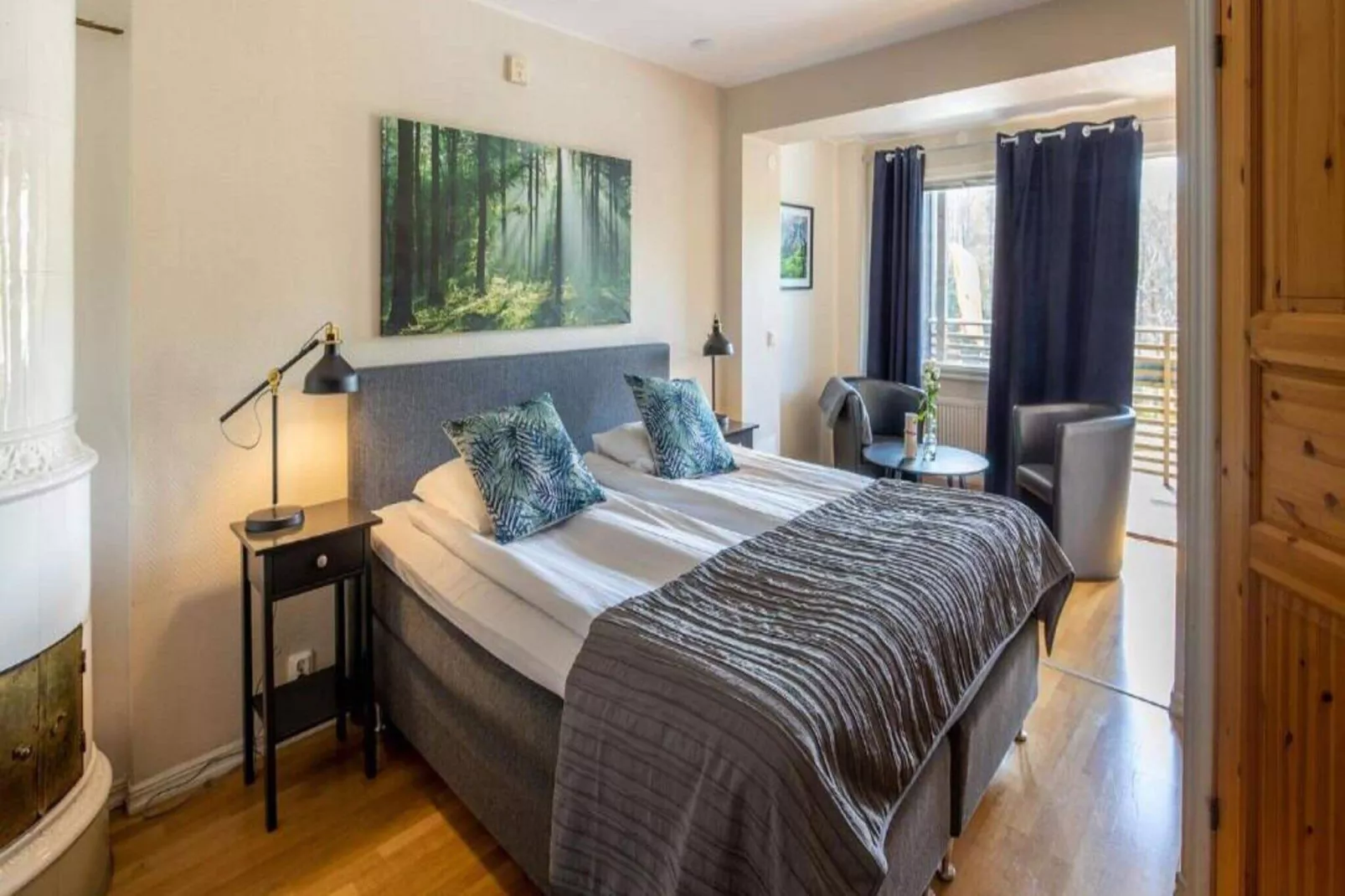 Mooie 4-sterrenhotelkamer met gratis ontbijt-Binnen